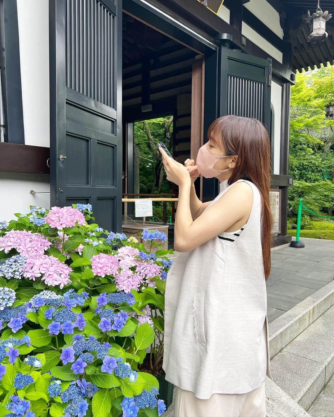 鷲見玲奈さんのインスタグラム写真 - (鷲見玲奈Instagram)「. 明日はズムサタ！ 15台のカメラと鷲見玲奈は、木梨憲武さんがゲスト☺️  華やかすぎるノリさんの交友関係について聞いてきました🌸  そして、わくわくロケでは、なえなのちゃんと初ロケ✨  鎌倉に行ってきましたよ😍  行ったことある人も行ったことない人も必見です！！！  アジサイがちょうど見頃で美しかったー🌸  ぜひご覧下さい！  #ズムサタ #ズームインサタデー」6月24日 17時42分 - sumi__reina