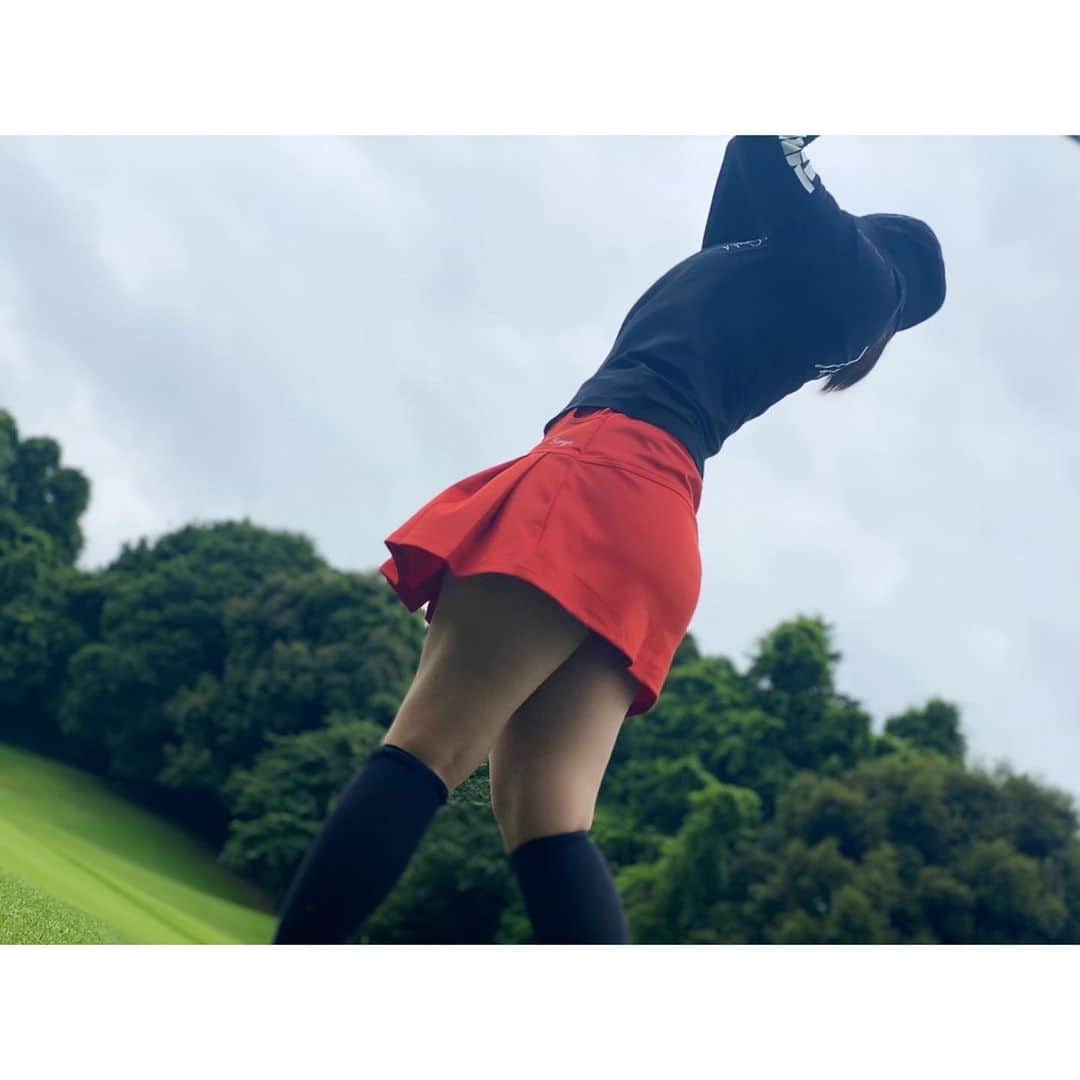 水崎綾女さんのインスタグラム写真 - (水崎綾女Instagram)「⛳️⛳️⛳️⛳️⛳️  photo by @iriki.mari_official   👚 @tangram_tokyo   まりちゃんが めちゃくちゃかがんで撮ってた渾身のショットをあげちゃう。笑  #golf #photo  #photography  #ゴルフ #⛳️ #ゴルフ女子  #ゴルフ初心者 #tangram #tangramtokyo #ゴルフウェア #tangramgolf #tangramwear」6月24日 18時06分 - misakiayame