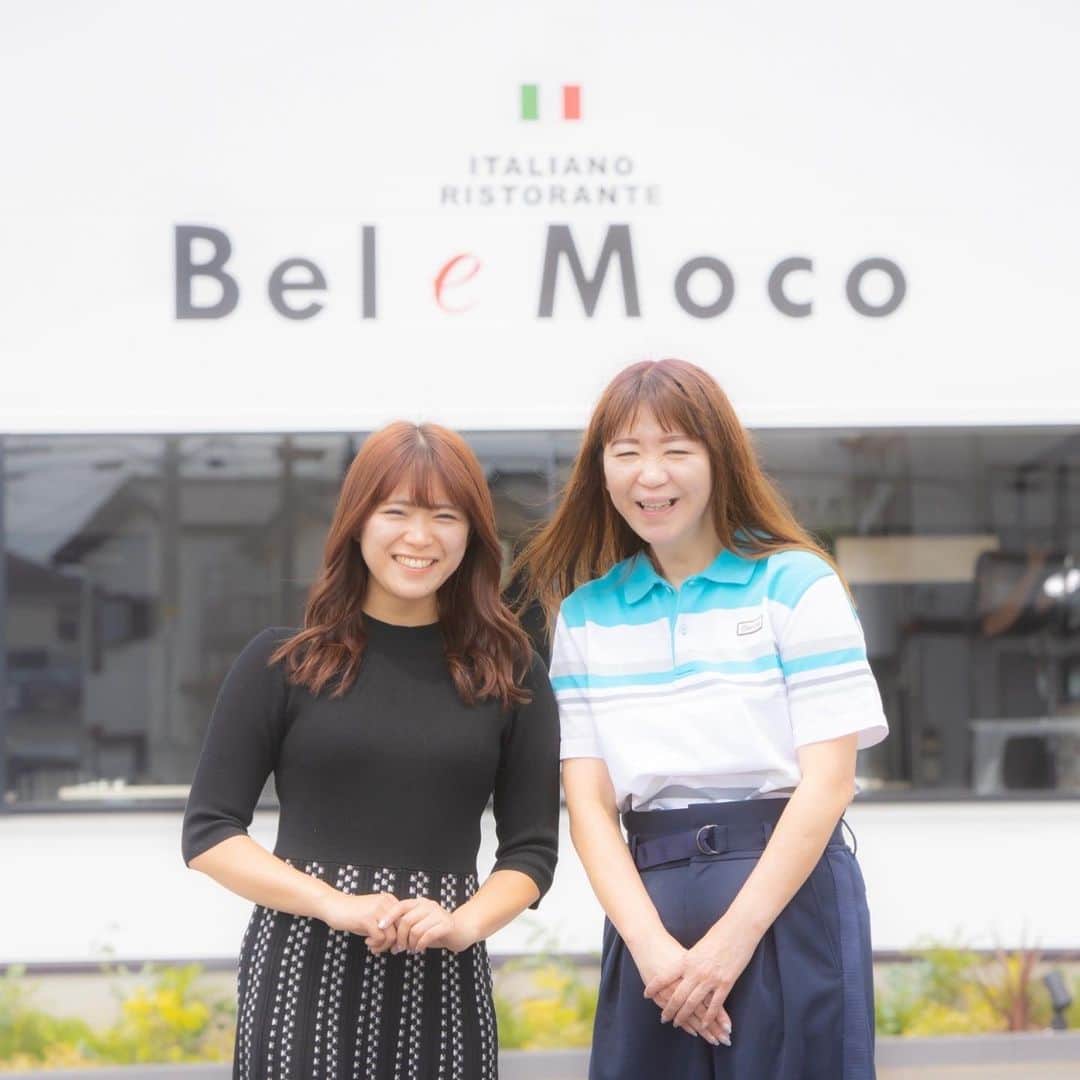 山内鈴蘭さんのインスタグラム写真 - (山内鈴蘭Instagram)「お知らせです☺️💗 ． 2022年7月1日(金)より イタリアンレストラン「Bel e Moco(ベルエモコ)」及び、「ゴルフスタジオChoco(チョコ)」をグランドオープンする事になりました🇮🇹⛳️🎉 ． ． 地元千葉県でレストランを開きたい！と 母の夢でありましたBel e Moco。 私の夢であるゴルフスタジオChoco。 千葉県の食材でイタリアンの革命を！とシェフの熱い想い。 ． そして、企画段階からオープンまで母の想いを繋ぐ沢山の方のお力添えに感謝の気持ちでいっぱいです😢 ． 本当にありがとうございます！！！ そして、まま！！おめでとう☺️💝 ． Bel e Moco、そしてChocoの想いは「ありがとう」を形にする事。 皆さんの笑顔の1ページをBel e MocoとChocoがお届けできたら嬉しいです☺️ ． イタリアンレストラン【Bel e Moco】は、千葉県産の厳選した食材を使用した本格イタリアン料理をお届けします🇮🇹コース料理からアラカルト、本格ピザ釜で焼き上げた種類豊富なピザ！ もちっとした食感がたまりません🤤 ワインやシャンパンなど、ソムリエも居ますのでご相談くださいね🍾 個室やお子様も一緒に過ごしやすいお部屋もございます！何なりとご相談ください♫ ． ゴルフスタジオ【Choco】は最先端のシミュレーション「GOLFZON」を完備！そして全自動のリアルな傾斜も再現！本格的なゴルフを楽しむ事ができます😆⛳️ 傾斜地の練習は実際にコースに出なければ出来ない事が悩みな事が私自身あったので、このリアルな傾斜から練習できる空間は夢でした！！ 世界中のコースも楽しみながらスキルアップ！仲間と、家族と🥰 ゴルフをより身近に楽しめる場所として最高な時間になりますように！！ と全力でプロデュースさせて頂きました💗 ． ． 母は私の1番の憧れの女性です。 周りの人、大切な人が困っていたら自分の事や靴さえ履く事忘れて飛び出して駆けつける優しい母です。 母が居るだけでその場が明るくなっちゃうくらいエネルギー溢れた人。 弱音を吐かず、いつもポジティブで、笑顔でいっぱいの母☺️ ． 「笑顔笑顔！周りの方々に感謝忘れずにね😊鈴蘭のお仕事は笑顔をお届けする事！好きだけではできない挑戦の時間！大切に、一つ一つ丁寧にね💗」 ． といつも励ましてくれる1番の味方⭐︎ 早く、母を支えられる様に私も大きくなるから待っててね😤🔥 ． ． イタリアンレストラン「Bel e Moco(ベルエモコ)」そして、ゴルフスタジオ「Choco(チョコ)」は7月1日(金)にグランドオープンです☺️🎉 ． 是非！千葉県に遊びに来られる際は美味しいお料理とゴルフを楽しみに来てくださいね😆❤️ ． ． 🇮🇹イタリアンレストラン「Bel e Moco」 ⛳️ゴルフスタジオ「Choco」 所在地:千葉県白井市冨士153-1 電話番号: 047-401-8872  アクセス:新京成電鉄「鎌ヶ谷大仏」駅より 徒歩20分 京成成田空港線「西白井」駅より 徒歩24分 新京成電鉄「初富」駅より 徒歩25分 都心から車で50分ほどです☺️❤️ ． 食べログ、ぐるなびなどにも掲載されております！是非ご感想よろしくお願いします！ ． レストランHPもございます！ → https://bel-e-moco.jp/ ． ． ． お待ちしております🎉🎉🎉 ． ． ． #イタリアンレストラン  #ベルエモコ #ゴルフスタジオ #ゴルフスタジオチョコ #イタリアン #シミュレーションゴルフ #千葉県 #千葉県白井市 #本格イタリアン #本格ピザ #ピザ釜 #ありがとう #グランドオープン #山内鈴蘭 #Gorurun #ゴルフ #ゴルフブランド #ゴルフ好きな人と繋がりたい」6月24日 21時12分 - xxsuzuranxx