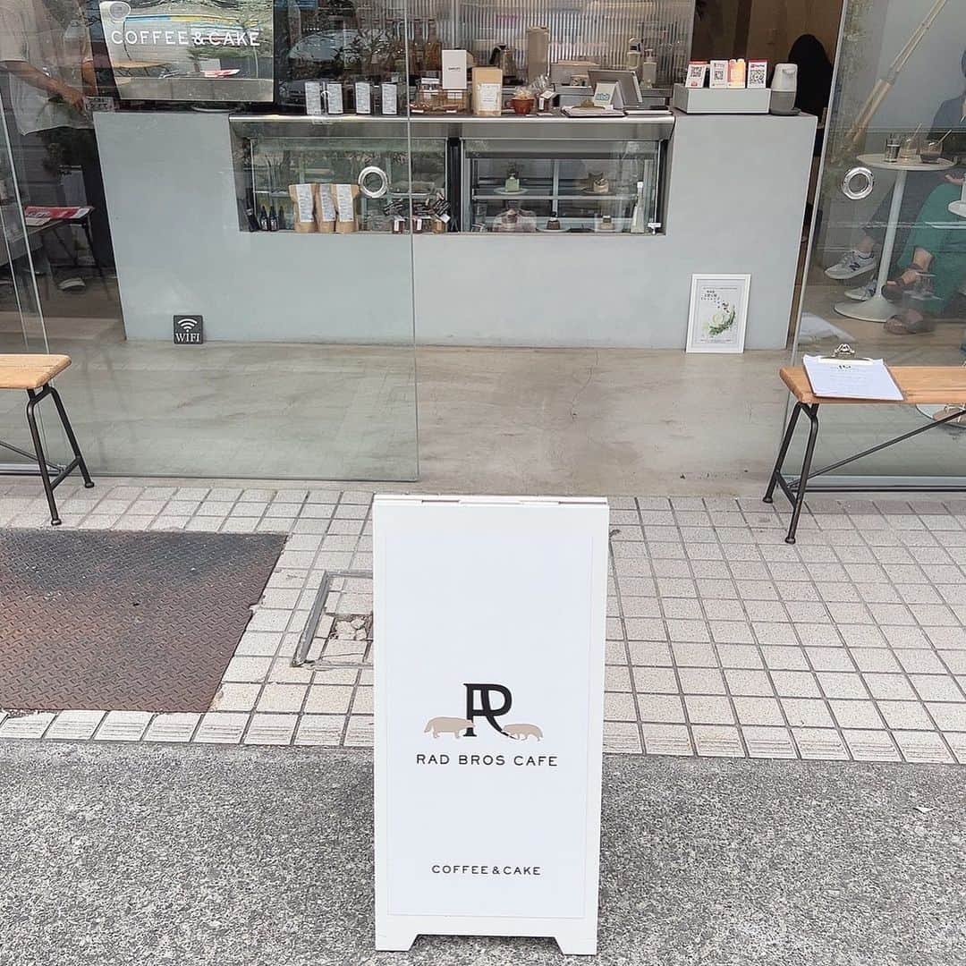 岸みゆさんのインスタグラム写真 - (岸みゆInstagram)「高円寺で予定があったので、さえ(@saekondo_inu )のインスタに載ってたカフェに寄ってきた☕️🧁  期間限定のメロンのレアチーズケーキ食べれたよ🍈♡」6月24日 21時45分 - miyu_kishi0213