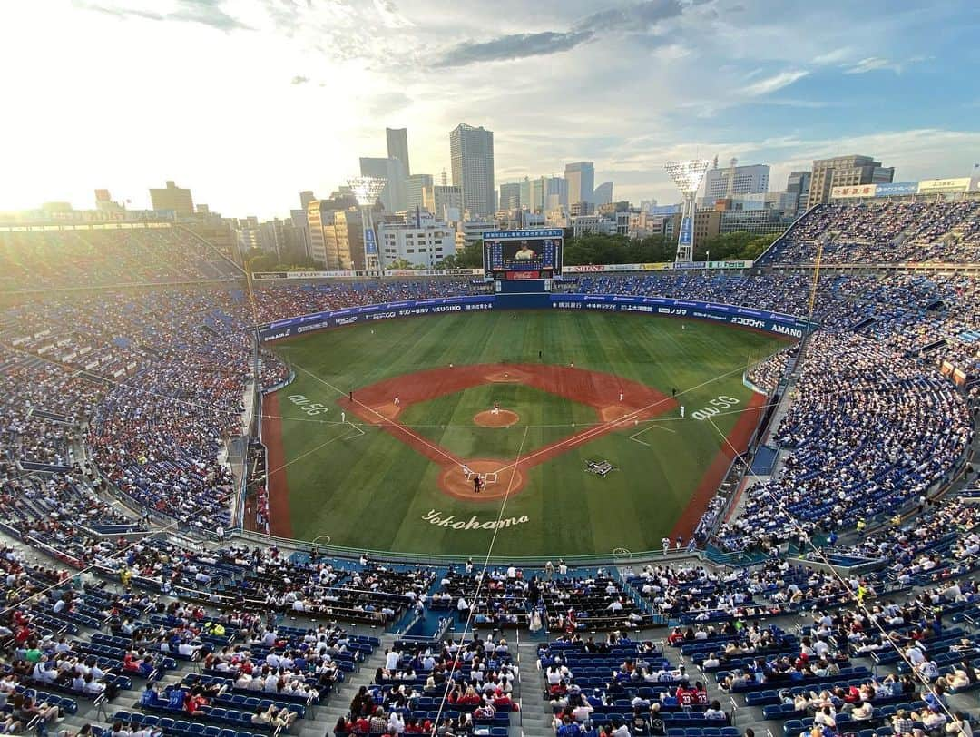 百川晴香さんのインスタグラム写真 - (百川晴香Instagram)「始球式ありがとうございました⚾️💕ノーバンいけるように沢山練習したのに🥹野球難しいよおおおお！！！楽しく応援できました💕東栄住宅ブルーミングガーデン最高〜⚾️💕 #横浜スタジアム #東栄住宅 #ブルーミングガーデン #横浜denaベイスターズ」6月25日 2時18分 - momokawaharuka