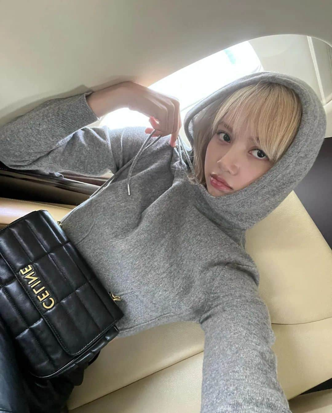 リサさんのインスタグラム写真 - (リサInstagram)「Bienvenue à Paris 💛 . . . #LISA #LALISA #리사 #블랙핑크 #BLACKPINK #LALISAMANOBAN #LALISAMANOBAL #blackpinklisa #lisablackpink」6月25日 6時13分 - lisa.blackpink