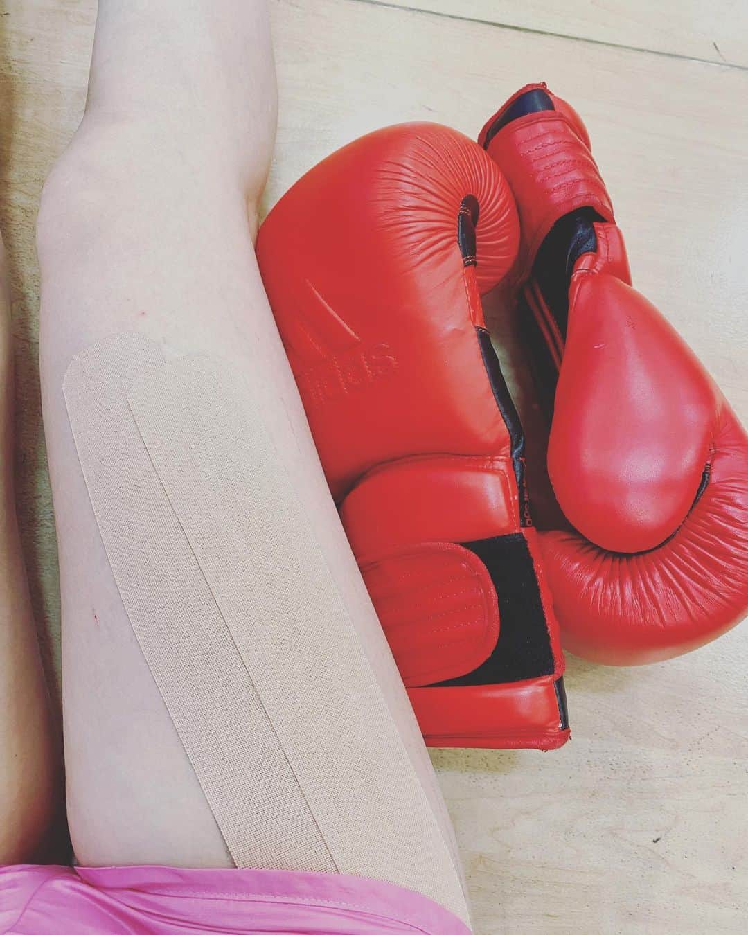 福山理子さんのインスタグラム写真 - (福山理子Instagram)「肉離れ あと、2週間だって 本当は、動いちゃいけません( ꒪⌓꒪) でも、暴れん坊の あたしは無理( ꒪⌓꒪)  #肉離れ中 #運動好き #ubound  #boxing  #ムエタイ」6月25日 8時05分 - rikofukuyama