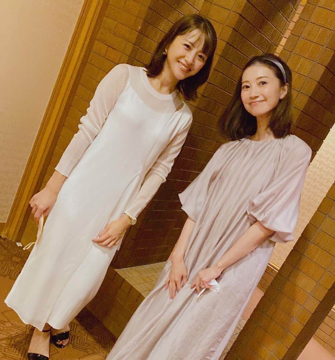 夢咲ねね（赤根那奈）さんのインスタグラム写真 - (夢咲ねね（赤根那奈）Instagram)「. 先日、ちえさんとさゆみさんとあーちゃんと4人で 星組公演 【めぐり会いは再び next generation－真夜中の依頼人（ミッドナイト・ガールフレンド）－】 を観に行きました⭐️ 始まる前に集合してお写真撮ったり終始笑いが止まらないのです。 腹筋が痛かったなぁ🤣  私自身、大劇場公演を2年程観れておらず…こっちゃんの舞台姿はモーツァルト以来でした。 こんなにも…こんなにも立派になって…………🥹✨ お芝居は、可愛い可愛い弟のルーチェに可愛い彼女さんが✨当時も喧嘩して仲直りしようとしてませんでしたか？笑 可愛い可愛いルーチェが素直になれて良かった良かった😉 そして、私が三つ編み編んでたんですね笑何年も経ってから知りましたぁ🤭 ショーは、とにかく熱い🔥🔥🔥 こっちゃんがとにかくかっこいいのですが、こっちゃんを中心に皆さんが自身の個性を大切に体現されているように感じ、どこを見ても目が足りないっ…！となりました。本当に楽しかったです💞  そして、やっぱりちえさんとさゆみさんが一緒にいらっしゃると、心が安らぐといいますか、何故か嬉しくなってしまいます笑 あーちゃんとはまた共演できるのでとても楽しみ💖  #星組 #東京宝塚劇場 #観劇 #めぐり会いは再び  #GranCantante #柚希礼音 さん #紅ゆずる さん #綺咲愛里 ちゃん」6月25日 11時18分 - yumesaki__nene