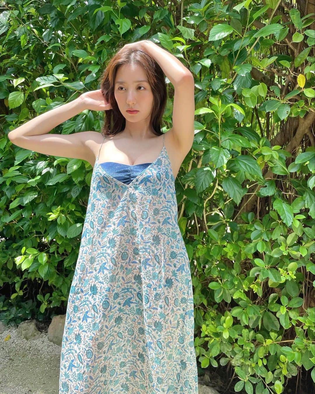 高田里穂さんのインスタグラム写真 - (高田里穂Instagram)「6/30(木)発売 『週刊ヤングジャンプ』no.31 表紙、巻頭ページをやらせていただきます！  宮古島、最高でしたねー🤣🌤🌴🌈  そして‼︎  表紙を記念して7/2(土)に ネットサイン会を開催させて頂くことになりました (詳細はストーリーハイライトから見れます🙇🏻‍♂️)  前回 参加できなかった方もみなさん ぜひ画面上でお会いしましょ〜🐣👋🏻 楽しみにしておりますっっ  #ヤングジャンプ」6月25日 16時13分 - riho__takada