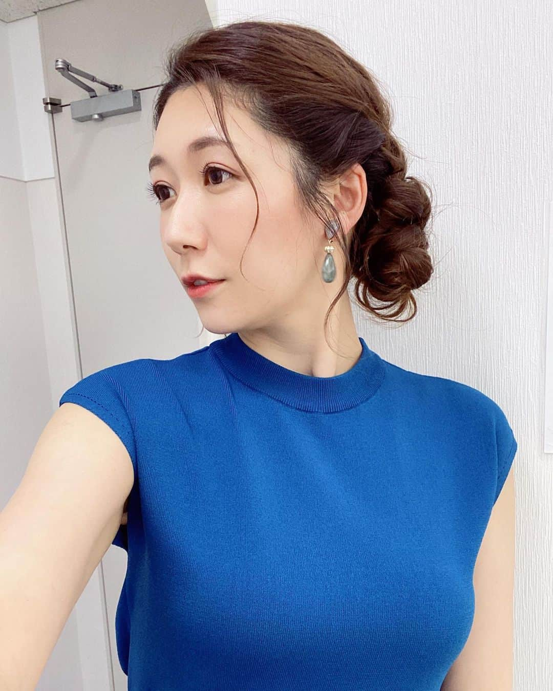 穂川果音さんのインスタグラム写真 - (穂川果音Instagram)「hairstyle  サイド団子ヘアです😊  earring→ @e_l.byloretta  #ヘアスタイル　#ヘアアレンジ　#hairstyle #hairarrange #サイド寄せ　#大人めアレンジ　#アベプラ　#abema #サイドアップ　#イヤリング　#earrings #サイドアレンジ　#アップヘア」6月25日 17時11分 - hokawakanonn