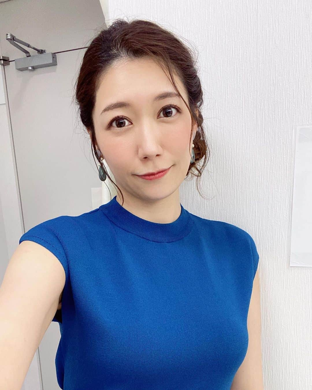 穂川果音さんのインスタグラム写真 - (穂川果音Instagram)「hairstyle  サイド団子ヘアです😊  earring→ @e_l.byloretta  #ヘアスタイル　#ヘアアレンジ　#hairstyle #hairarrange #サイド寄せ　#大人めアレンジ　#アベプラ　#abema #サイドアップ　#イヤリング　#earrings #サイドアレンジ　#アップヘア」6月25日 17時11分 - hokawakanonn