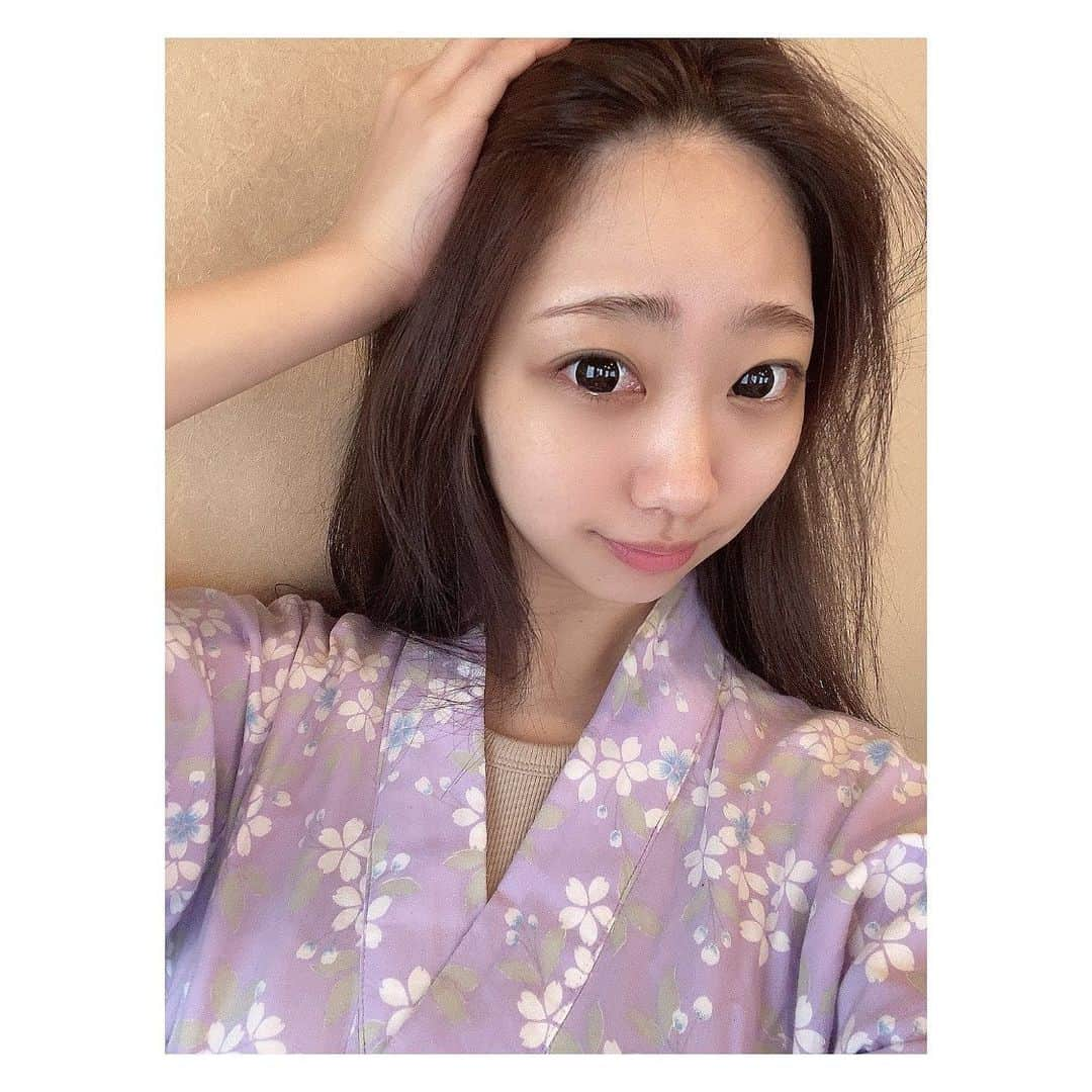 肥川彩愛さんのインスタグラム写真 - (肥川彩愛Instagram)「． ． ． 先日美肌専門店 "YUZZ"さんへ 行ってきました🥳💖 ． カウンセリングで悩みを聞いてもらったり お肌の調子を診てもらい この日はハーブピーリングをしてもらったよ🌿 ． ． 年齢を重ねていくと肌の悩みもどんどん増えてくし 自分の肌を労ってあげなきゃね☺️✨ ． ． お肌のごわつきも消えてメイクノリが良くなった気がする🥰 これからも続けていって経過を見ていこうと思います💗 ． ． 肌が綺麗になっていくの楽しみだな〜🥰 ． ． あやは今回Nanariさん( @bwyuzz_nanari )に 施術してもらったんだけど 施術中も色々気にかけてくださって 施術も含め大満足でした💖 ． ． 針を使わないヒアルロン酸注入も あるみたいでそれも気になってる🤭💭💖 ． ． お肌に悩みのある方もぜひ行ってみてね🥳 ． ． ． #ハーブピーリング #ジェットピーリング #美容液導入 #ヒアルロン酸 #無針水光注射 ＃毛穴ケア #ニキビケア #リフトアップ #リップケア #くすみケア #肌荒れ #肌質改善 #ツヤ肌」6月25日 17時23分 - ayame_1108