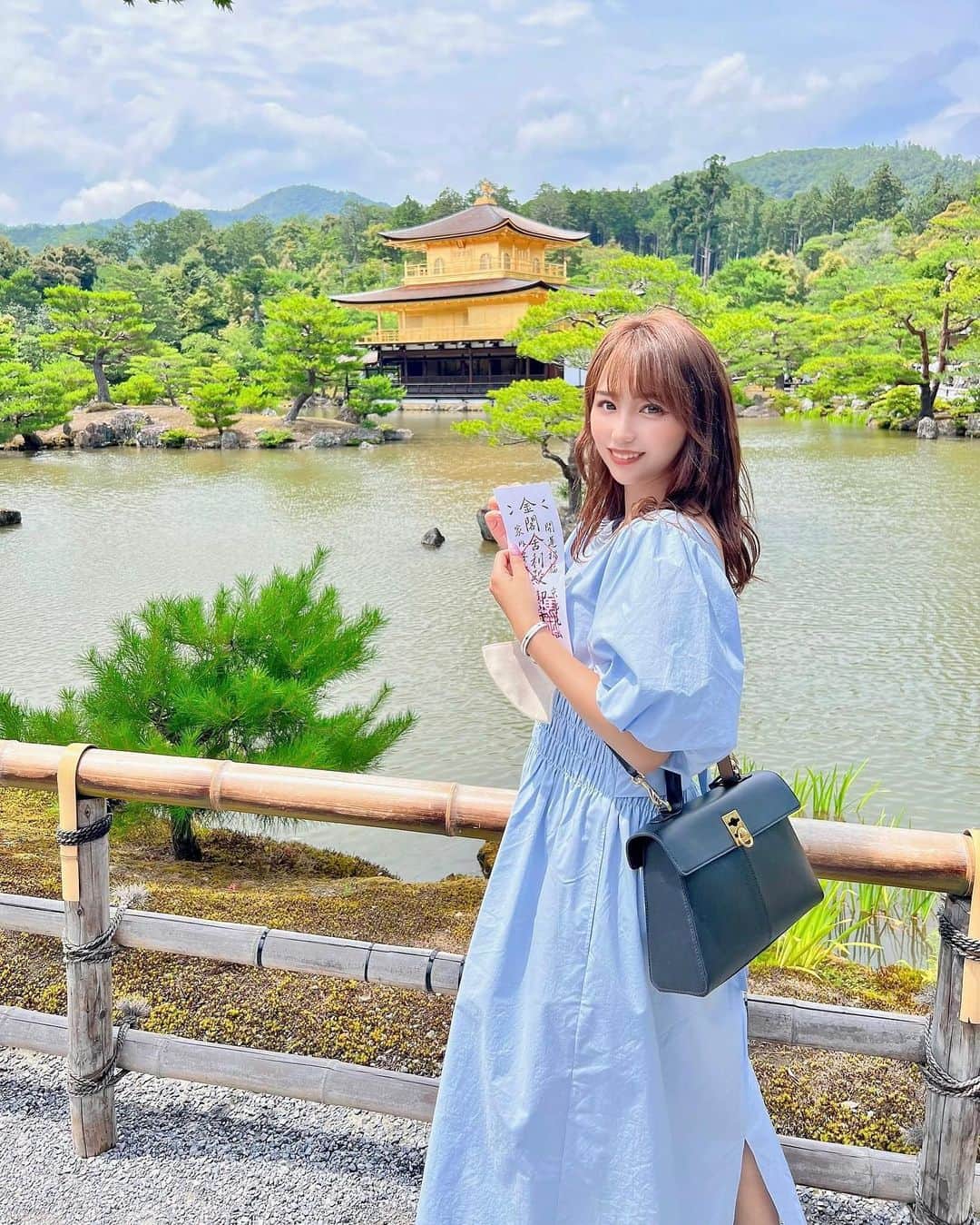 加藤里奈さんのインスタグラム写真 - (加藤里奈Instagram)「⋆ 京都に行った時に、近かったので 金閣寺へ⛩  たくさん質問をいただいていたワンピースは @casa_fline です❤︎ 後ろのデザインが可愛くて即買いした🥰  セールやってたよ〜😌🫧  #ootd #fashion #instafood #instagram  #hairstyle #outfit #code #instafashion  #ファッション #撮影 #ヘアスタイル #ヘア  #コーディネート #コーデ #今日の服  #casafline #casaflineforearth  #京都 #京都観光 #金閣寺 #京都散策」6月25日 19時27分 - katoco0326