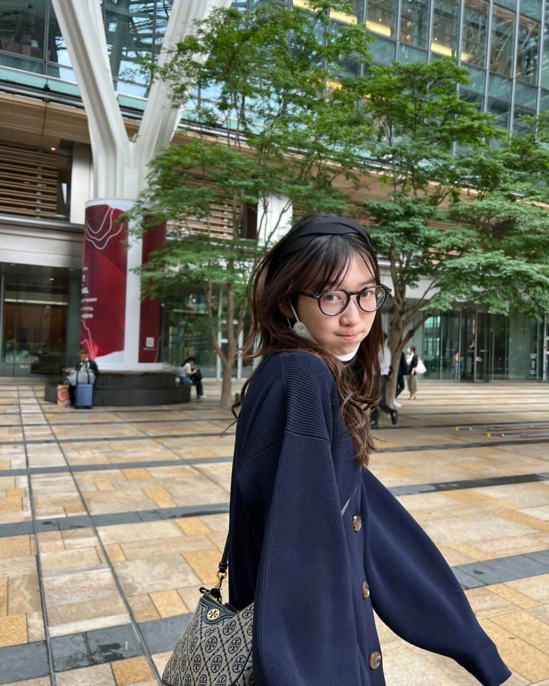 岡本夏美さんのインスタグラム写真 - (岡本夏美Instagram)「👓 みんなげんき？ 暑いから熱中症とかきをつけてね 今日はなにしてたの〜？ わたしはお仕事してました〜🚕」6月25日 20時54分 - okamoto_natsumi