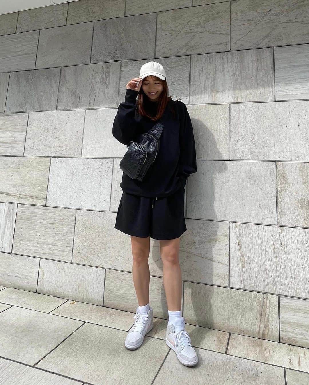 唯可（yuika）さんのインスタグラム写真 - (唯可（yuika）Instagram)「バチェロレッテ始まるね🤤 セカチャン2も🤤💓 7月は楽しみがたくさんだ！  @haohaohaokun さんプロデュースの 新作ココチがとどいたよーん🤎  私は173cmでサイズ3を注文！ 少し大きめに着たかったから めっちゃ最高のサイズ感〜💓  パンツがめちゃくちゃ履き心地良くて 最近毎日履いてるかも 白も可愛くって欲しかった🤤💓 @donobanweb   #ココチ#夏ココチ#スウェット#スエット#スニーカー#カジュアル#パジャマ#コーディネート#高身長#高身長コーデ#長身女子#ナイキ#ハイカット#スニーカー#スニーカー女子#バチェラー#バチェロレッテ#セカチャン2#セカンドチャンスウェディング#セカンドチャンスウェディング2#ドノバン」6月25日 21時23分 - yu.i.k.a
