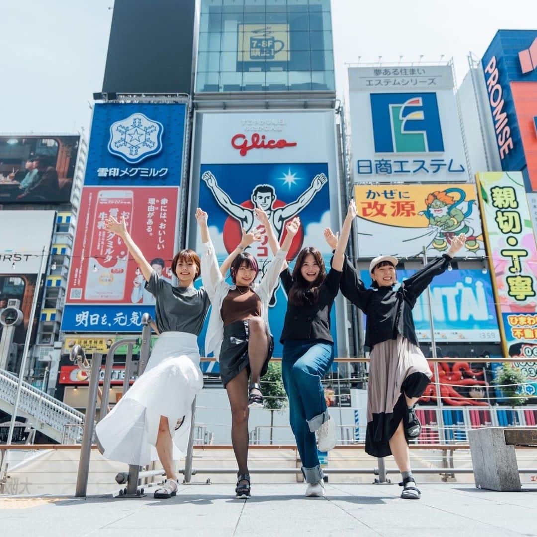 えっちゃんさんのインスタグラム写真 - (えっちゃんInstagram)「. こってこて🐙OSAKA2 .  @nogachannel .  @shioriabe_official .  @moron_non . . . .  #大阪 #大阪観光 #大阪旅行 #道頓堀 #グリコポーズ」6月25日 22時47分 - ecchan_bom2