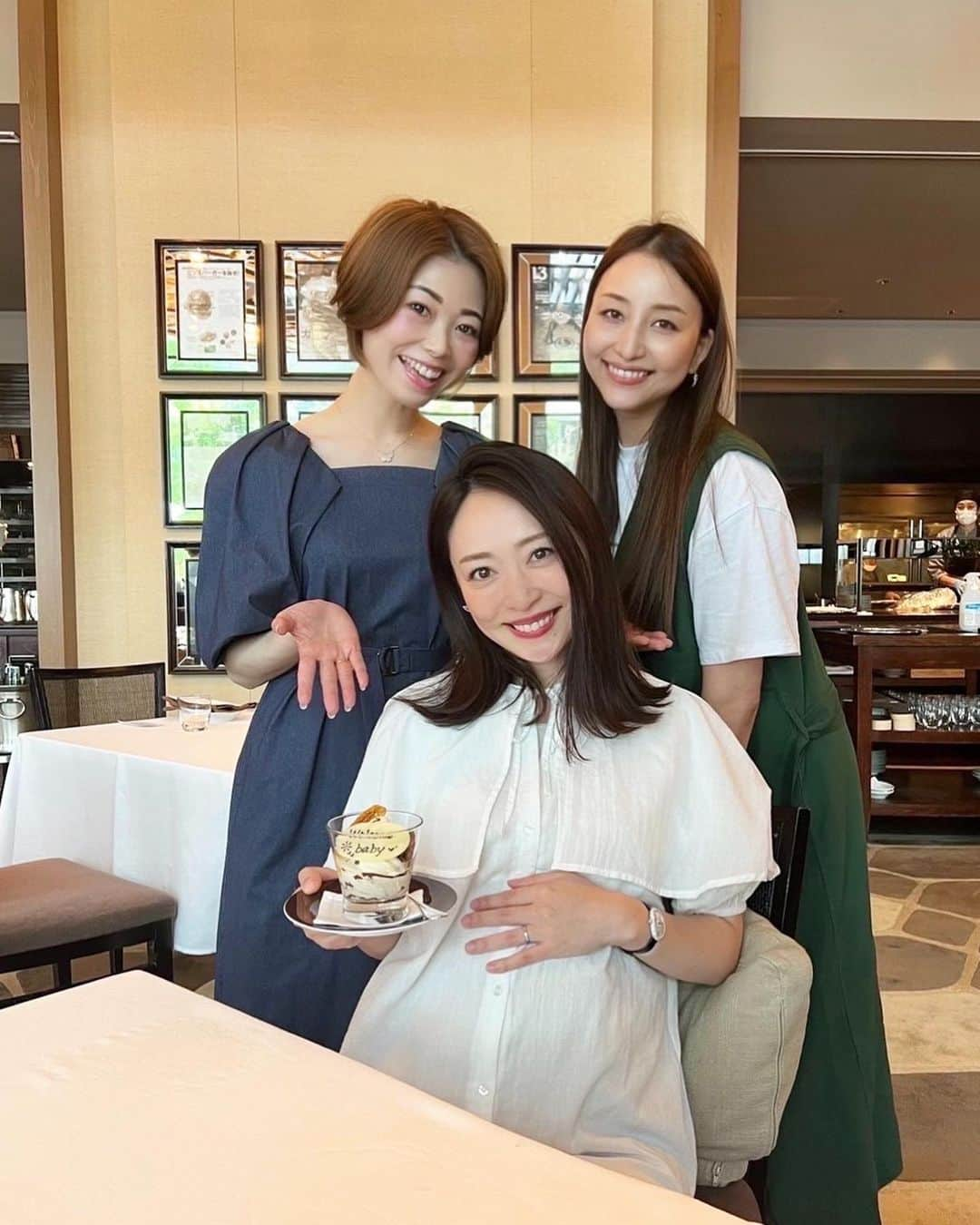 磯部奈央さんのインスタグラム写真 - (磯部奈央Instagram)「ありがとう🤰🤍  ちょっと前のお話ですが！ まなちゃんとりかちゃんとランチしていた時、「welcome baby」のデザート出してくれました🥹🤍  いつもありがとう〜🥺💕  妊婦あるあるで食べたくなるジャンクなハンバーガーとポテトも、美味しかったなぁ🍟🍔  #welcomebaby #仲良し #臨月 #マタニティーライフ」6月25日 23時30分 - nao_isobe729