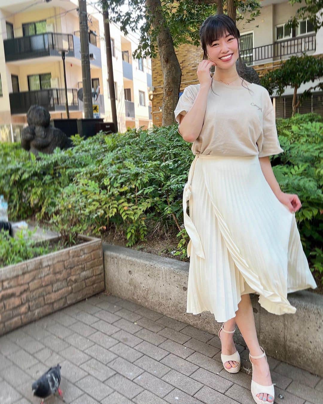 小田飛鳥さんのインスタグラム写真 - (小田飛鳥Instagram)「Coniglio（コニーリョ）さんのトップスです👕 普段あまりTシャツは着ませんが、こちらはサイズ感がお洒落でスカートやズボンにインしてもいい感じ〜🥹 気軽にお出かけ出来るって良いですね♪ 夏は活動的になるので、沢山着たいと思います🎶 お子さんと着られるお洋服やハット・バッグも可愛い〜♪ #coniglio #コニーリョ」6月26日 2時37分 - asuka_oda_0320