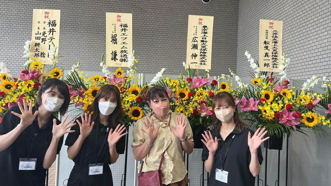 竹岡圭さんのインスタグラム写真 - (竹岡圭Instagram)「6月26日(日)🌸福井県産業会館でトークショー開催2日目の朝でーす😊準備中の様子を盗撮です🤣 プジョー&シトロエンの認定中古車大集合❣️Sfesフレンチマルシェと題しまして、イベント開催中👍フランス車だけのこういうイベントは珍しいですよねー😊  私もトークショーでお邪魔しておりまして🤗 10時30分 13時30分 15時30分 に開催しまーす😍  クルマの他にも美味しそうなスイーツ🍨🍮🍰や、アロママッサージ🌸 またアロマコロン作りや。本革キーホルダー作り体験等々、ボールプールも😃 ワクワクいっぱいでーす👍  是非是非遊びに来てくださいねー❤️お待ちしてまーす🍒 クルマのことで私に相談したいという方、スタッフさんにお声がけいただければアドバイスに伺いますよー👍  #プジョー #シトロエン #プジョー福井 #シトロエン福井 #GLION #竹岡圭」6月26日 9時38分 - kei_takeoka