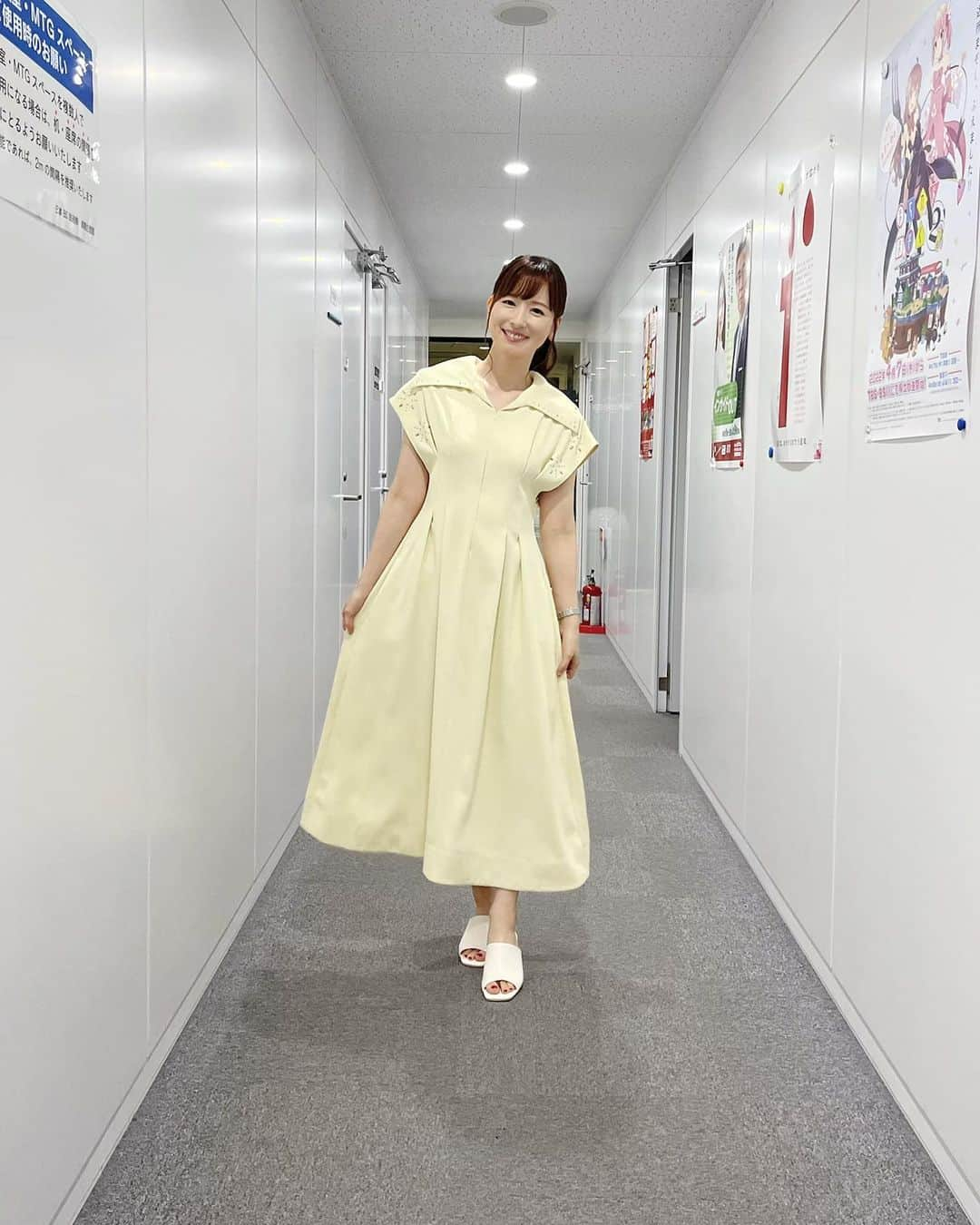 皆藤愛子さんのインスタグラム写真 - (皆藤愛子Instagram)「❤︎ #bsイレブン競馬中継 の衣装💛襟がキラキラ。 今日は宝塚記念ー！！！🐴✨ そしてその前に、#パラダイスステークス も😍 #タイトルホルダー #メロディーレーン  #リフレイム #アイラブテーラー」6月26日 12時51分 - aiko_kaito_official