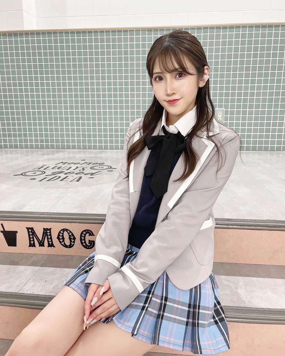 五十嵐茉優さんのインスタグラム写真 - (五十嵐茉優Instagram)「ㅤ 数年ぶりの109で数年ぶりの制服を着てきた🫠💭 韓国制服ははじめてっ。 久しぶりにこんな短いスカート履いたので とってもそわそわしたけどたまには、、🥹🫰🏻 ㅤ 耳につけてるのはソフトバンクから新しく発売される ハート型のイヤホンです🎧🤍 ㅤ #Heartbuds #ハートイヤホン #SHIBUYA109 #imadamarket #choa #韓国制服 #制服レンタル #制服コーデ #コスプレ」6月26日 19時22分 - mau08us
