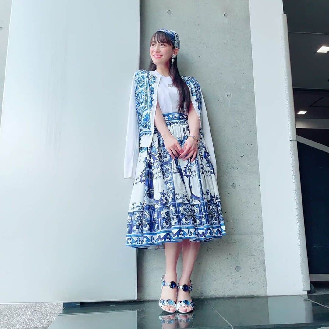 Perfumeさんのインスタグラム写真 - (PerfumeInstagram)「ドラ恋🫰🏻シチリアの風🍋バンダナも三つ編みになっとるんよ👱🏻‍♀️スススッと5分くらいでアレンジ作っちゃう明海さん神業🙏🏻👶🏻💕 #シチリアの風 #prfm  ********  #ドラ恋 act.7 この後22:00から🎉 お見逃しなく！👀💫  "Falling in love like a romantic TV drama ~Kiss me like a princess~" act 7 airs tonight at 10:00 p.m. ! Make sure to check it out!」6月26日 20時00分 - prfm_official
