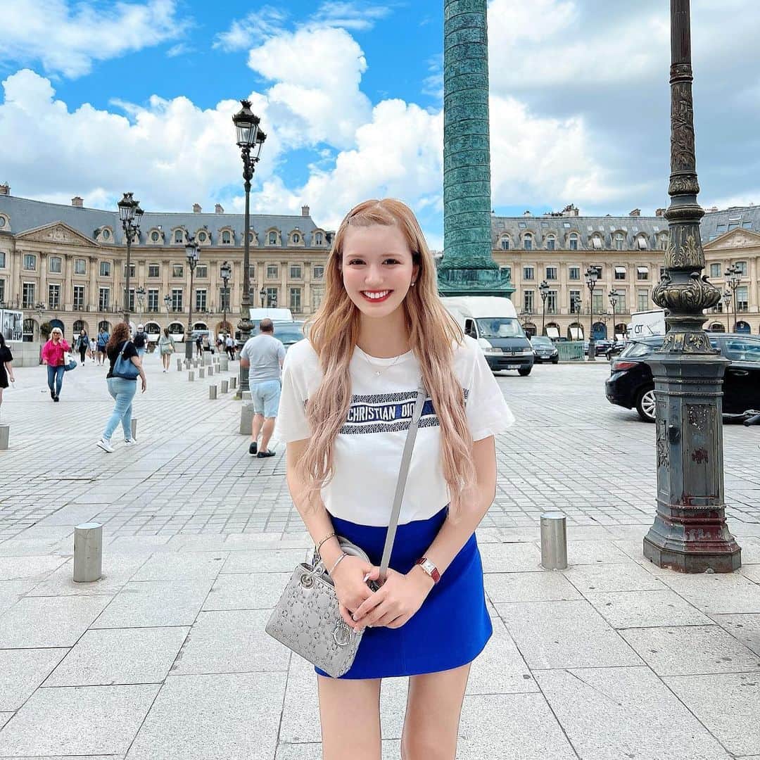 紗蘭さんのインスタグラム写真 - (紗蘭Instagram)「パリで買い物してる間に撮った写真🤳🏻💙💙💙 オーステルリッツ記念柱で💙 最近青も好き💙💙💙 スカートはZARAの😘 #Paris #France #パリ #dior #diorcode #zara」6月26日 20時09分 - saracchidayo
