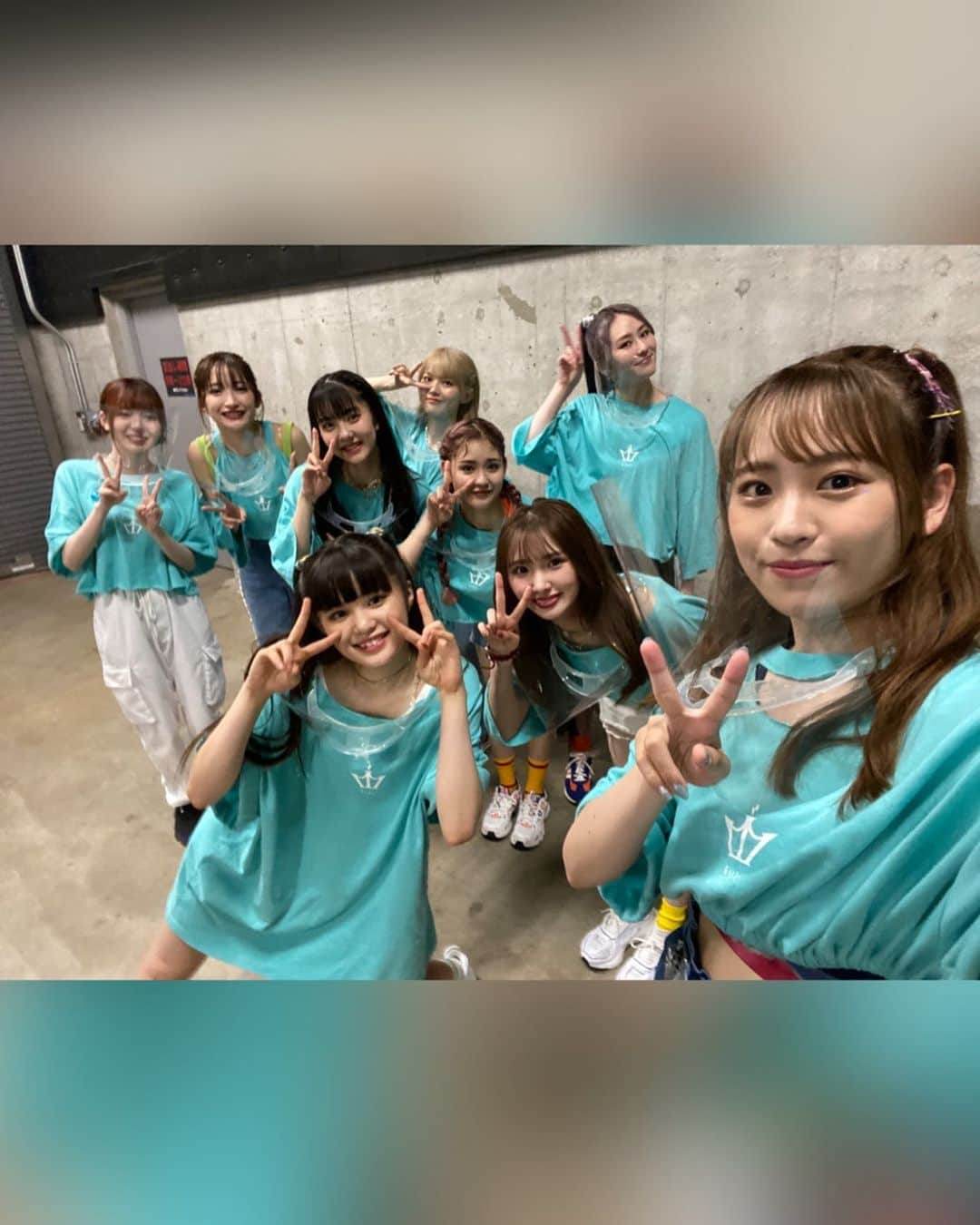 Girls²さんのインスタグラム写真 - (Girls²Instagram)「♡♡♡ こんにちは！ゆずです🍋 ⁡ 本日でGirls²3周年を迎えました〜！！👏👏 ⁡ そして昨日、｢Girls² 3rd Anniversary Live-ダイジョウブ-｣を開催させていただいました！！ ⁡ 今日はこの場をお借りして自分の気持ちをお話させてください☺️ (MCで感想言う時とか緊張して言葉でなくて… いつも思ってる事しっかり言えないんだ💦) ⁡ まずはいつも応援して頂き、本当にありがとうございます。 最初アリーナ単独ライブをさせてもらうと聞いた時、正直不安な気持ちでいっぱいでした。 みんな来てくれるのかな？ 席埋まるかな？とか ほんとに色んなこと考えてました。 でも、みんなが目の前にいるステージに立って沢山の方が私たちを観に来てくれていて、本当に嬉しかったです。 アリーナライブに向けて、歌もダンスもたくさん練習してきました。 私は本当に自分に自信を持てないタイプで、色々なスタッフさんに"柚は勿体ない"と言われてきました。 だから私はこのアリーナで自分を変えたい。 そんな気持ちで挑みました。 どうだったかな？成長出来てたかな？笑 自信ってどうやってもったらいいのかわかんないけど、とりあえず自分が思っている以上に派手にやったろ！！！って思って頑張りました笑 辛い時、悲しい時、これまで数え切れないくらいあったけど、私がそれを乗り越えてここまで来られたのは、ずっと応援して好きでいてくれているファンの方はもちろん、家族のおかげです。 いつも話を聞いてくれて、誰よりも私の頑張っている姿を何から何まで見てくれているお母さん、普段めちゃめちゃ話すわけじゃないけど裏では凄く私を思って支えてくれているお父さん、びっくりするくらいやんちゃで普段はブスブス言ってくるけど、ステージは絶対に観に来てくれる弟。 そんな家族の支えがあったから、ファンの皆さんがいたから私はここまで頑張れています。 だからこそアリーナで色々な人へ向けて、"ありがとう"という気持ちで一つ一つパフォーマンスしました！ ⁡ 私たちをアリーナまで連れてきてくれたのは、ファンの皆様です。 本当にありがとうございます。 4年目も走り続けます！！！！🔥🔥 これからも応援よろしくお願いします☺️ ⁡ コメントにライブの感想沢山書いてください😚 (意外と初めてハーフツインした！どう？！) ⁡ #3周年 #本当にありがとうございます #Girls2 #ガールズガールズ #Shangrila #小田柚葉 #隅谷百花 #鶴屋美咲 #小川桜花 #増田來亜 #菱田未渚美  #山口綺羅 #原田都愛 #石井蘭」6月26日 20時40分 - girls2_official