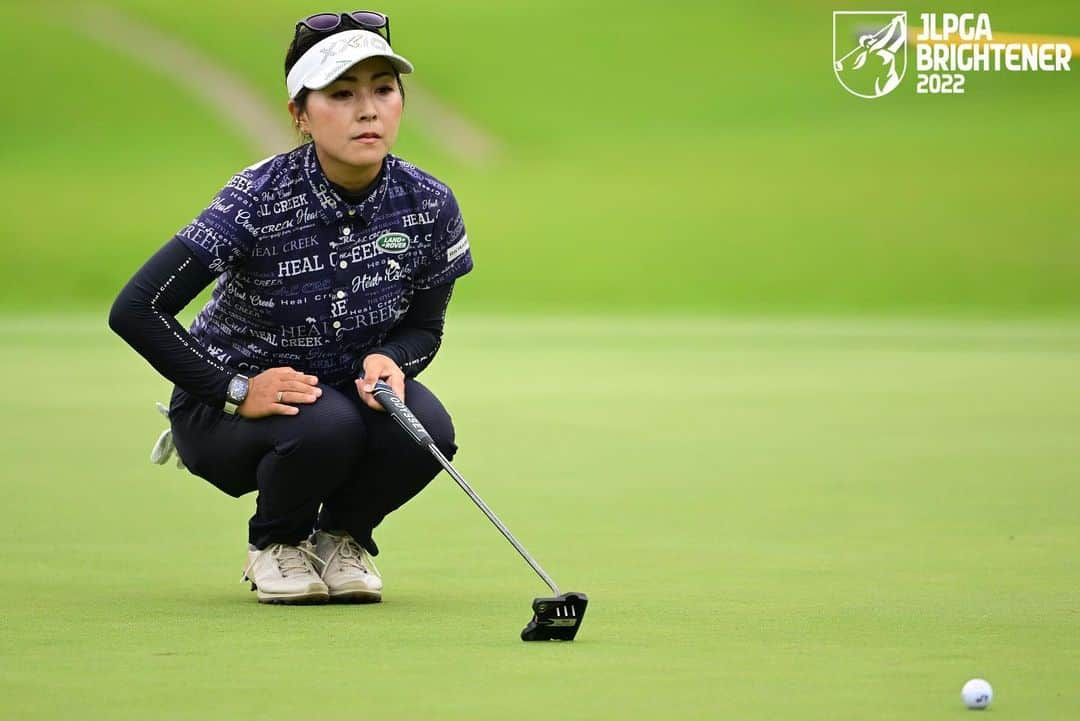 青木瀬令奈さんのインスタグラム写真 - (青木瀬令奈Instagram)「. 応援ありがとうございました⛳️ #アースモンダミンカップ  #カメリアヒルズカントリークラブ  . まるで台風かのような強風の中 4日間できたことにまずは感謝です🙇 朦朧とするような湿度と暑さのなか 足を運んで下さった皆さん ありがとうございました🥹🙏 応援タオルも目立ってました🥹🫶 嬉しかったです😊🌟 . なかなか納得のいくゴルフは できませんでしたが ひとつひとつ学びに変えて 積み重ねていきたいと思います⛳️ . 苦しいし悔しい。 でも苦しんだだけ強くなれる。 だから苦しくていい。 もうずっとずっと苦しいけど きっと未来は明るい💪 . #今しかできないことを全力で  #jlpga  #lpga  #golf  #女子ゴルフ　 #ゴルフ　 . @dunlopgolf_official  @healcreek_official  @richardmille  @eyevol_official  @landroverjpn  @oki_denki  #m&a cloud  . @eccogolf  @iomic_official  @ustmamiyajapan  @nipponshaft_japan  @odysseygolf  @grind.studio.golf.0606  @bandel_official  #thankyou」6月26日 21時00分 - serenaaoki_official