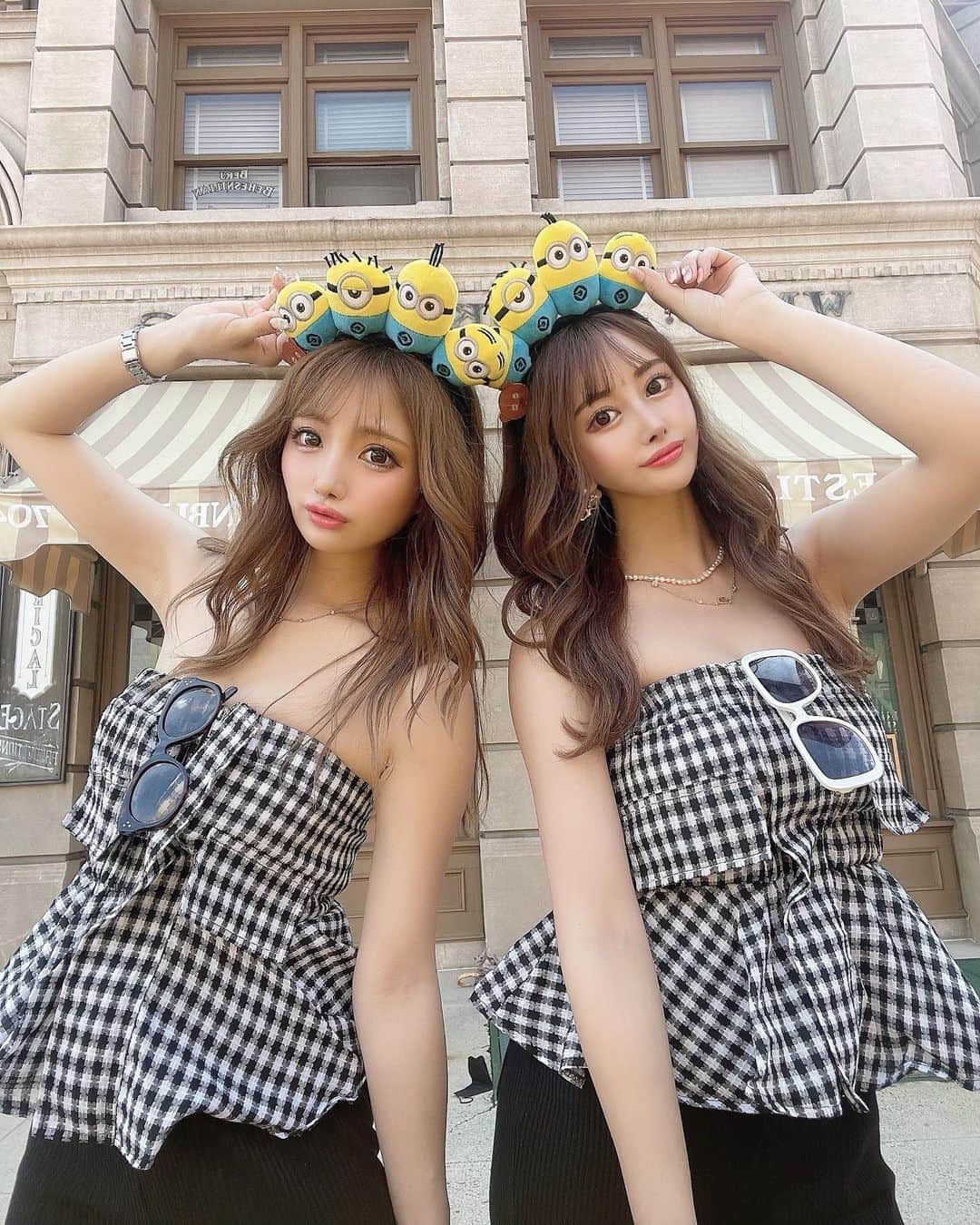 SHIHOさんのインスタグラム写真 - (SHIHOInstagram)「. . twins code🫶❤️‍🔥❤️‍🔥 . with @mayu_03pichu 👶🤍 . . . まさかの同じ服持ってたから twins code♊️にしました🫣❤︎❤︎ . 双子コーデとかいつぶり？？👶 ちょっとワクワクしちゃったよ✨ . . . topsは韓国の通販で買ったやつ💛 カチューシャはミニオンの大群に🍌✨笑 . . . 久々のユニバ楽しすぎた❤️‍🔥❤️‍🔥 . . . #ユニバ #ユニバコーデ #ユニバ写真部 #ユニバデート #ユニバーサル #ミニオン #ミニオンズ #ユニバーサルジャパン #universalstudios #universalstudiosjapan #fashion #minion #minions #twins #twinscode #twinscode👭 #双子コーデ #双子」6月26日 21時01分 - cham_pipi