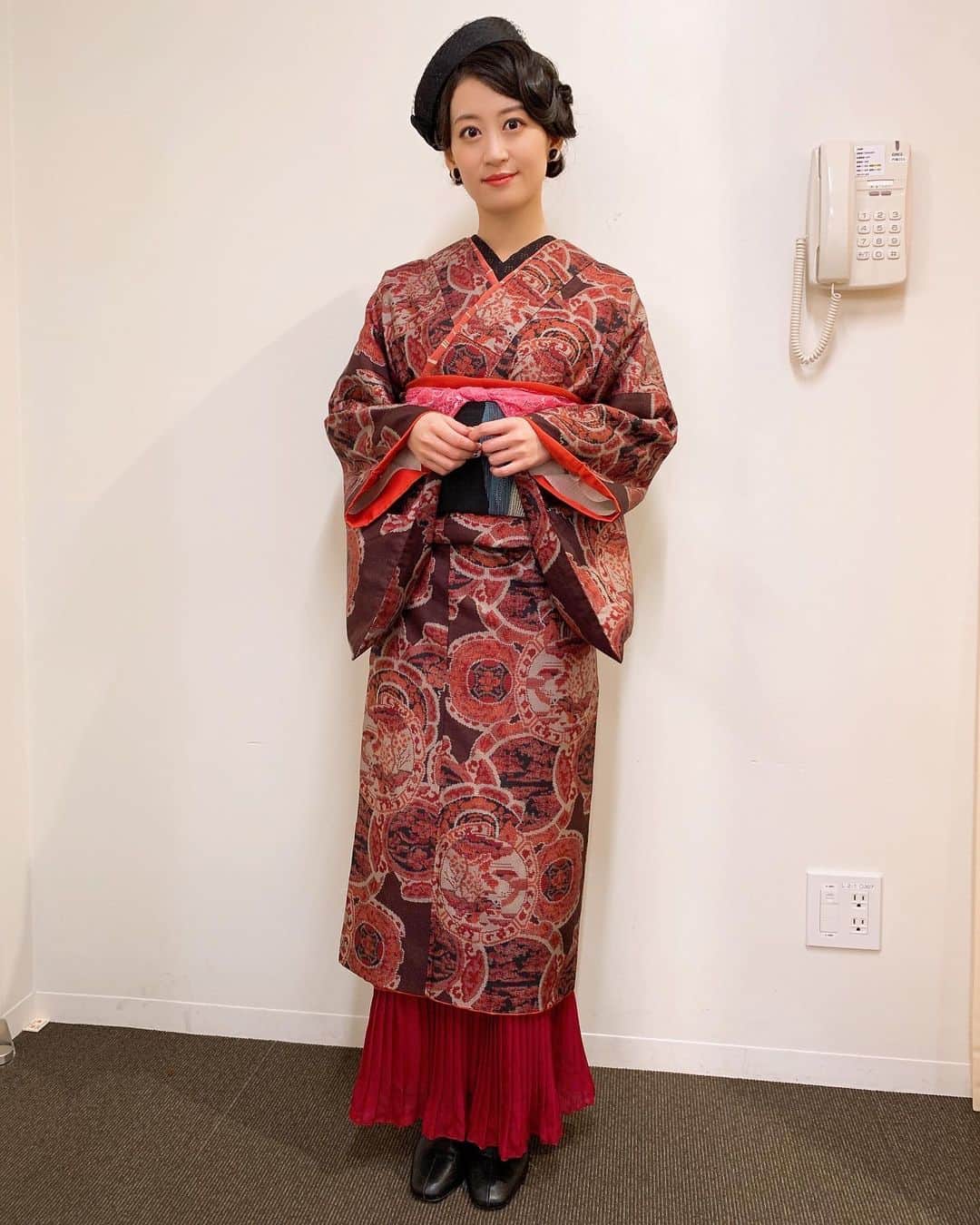 上西恵さんのインスタグラム写真 - (上西恵Instagram)「全身👘 着物にプリーツスカートとブーツ☺️☺️☺️ ⠀ #着物 #kimono」6月26日 21時44分 - jonishi_kei