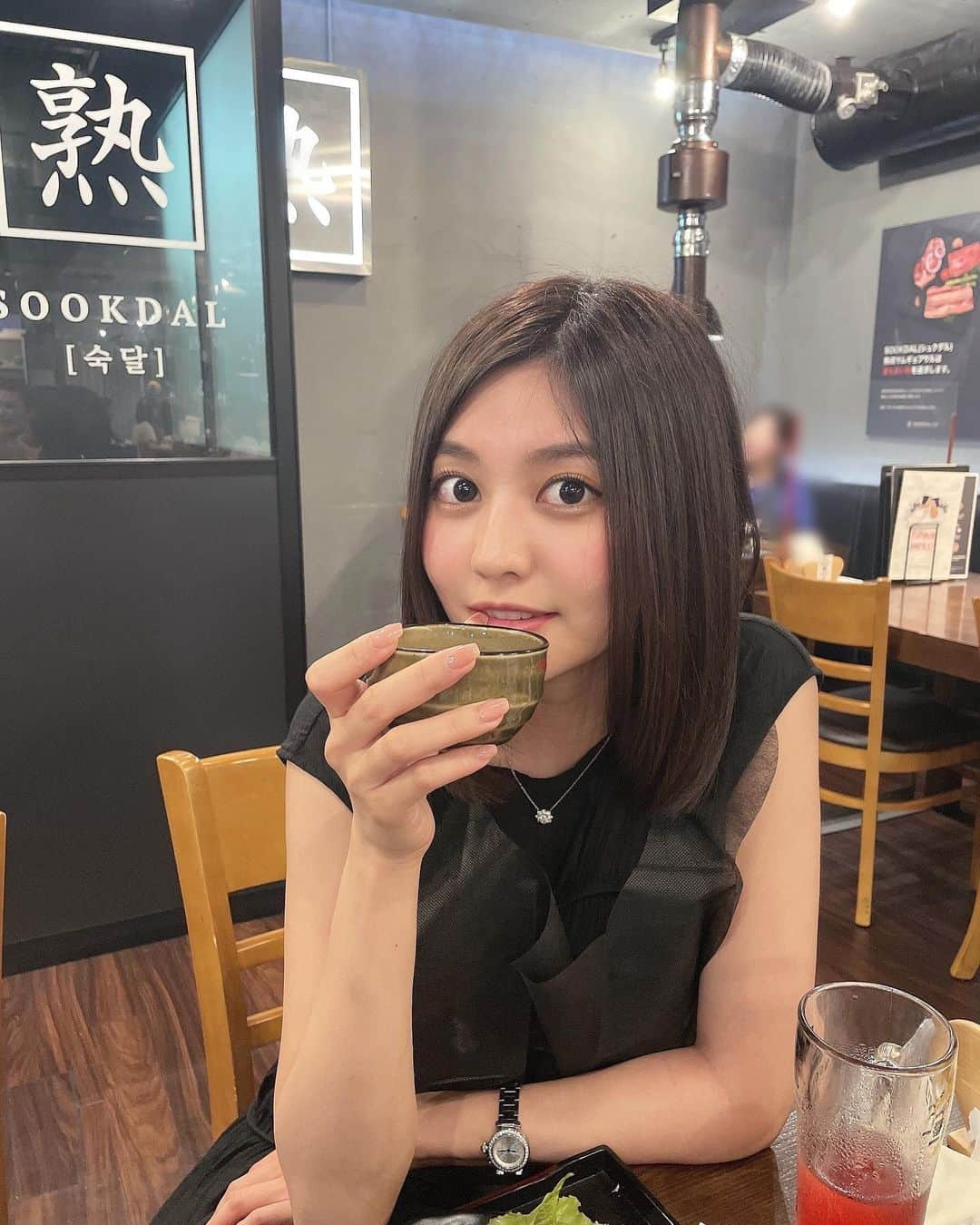 林ゆめさんのインスタグラム写真 - (林ゆめInstagram)「昨日は女3人で新大久保行って ご飯食べた☺️  インスタに載せる写真ないって言ってたら 撮ってくれた😂🤍 マッコリ飲んだよ🥰」6月26日 22時00分 - ___yuume.18