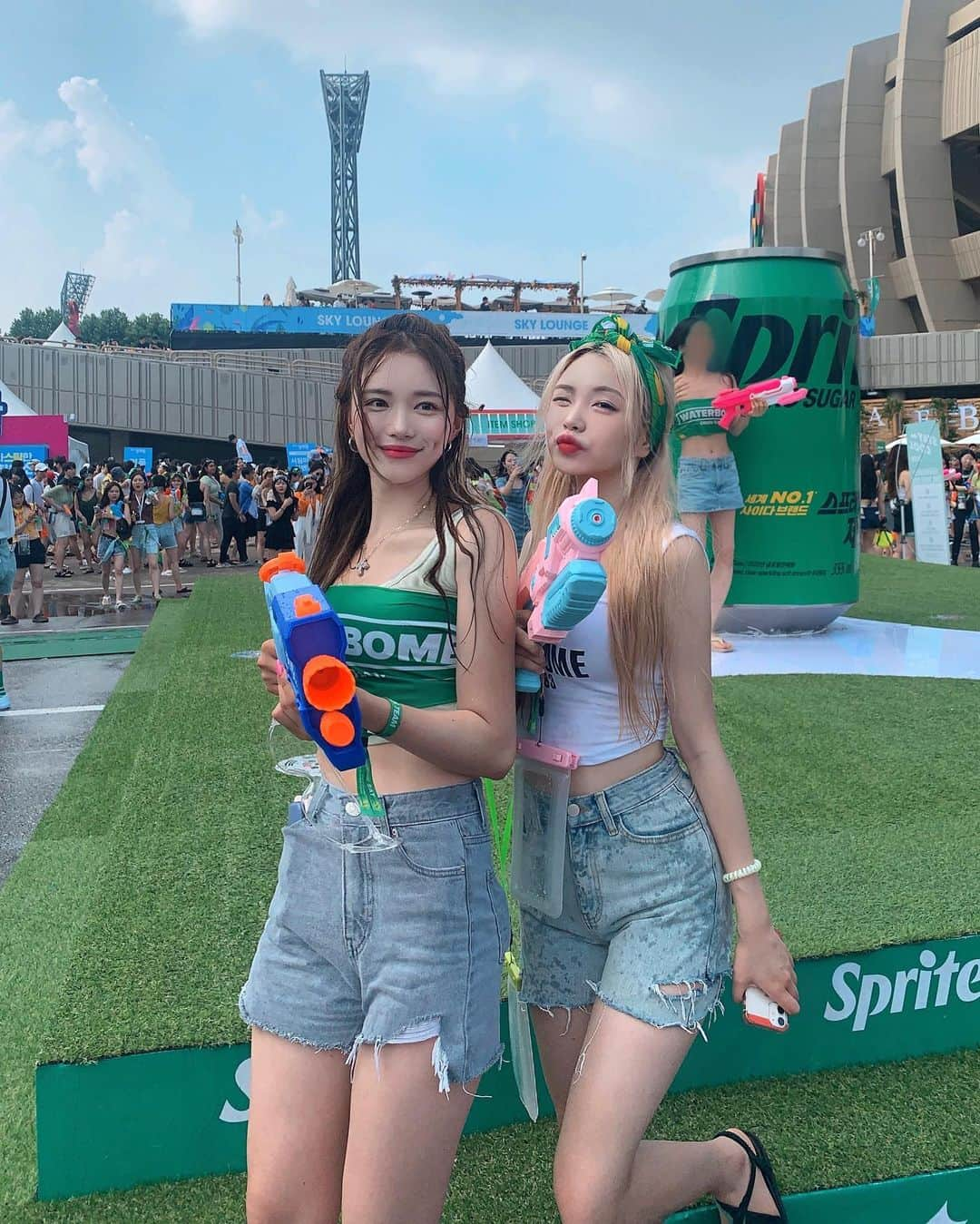 ノ・ジョンファさんのインスタグラム写真 - (ノ・ジョンファInstagram)「워터밤 💚🔫끝 !!   씐나게 놀다가 누구랑 신발 바뀐거 안비밀..」6月26日 22時15分 - ro.junghwa