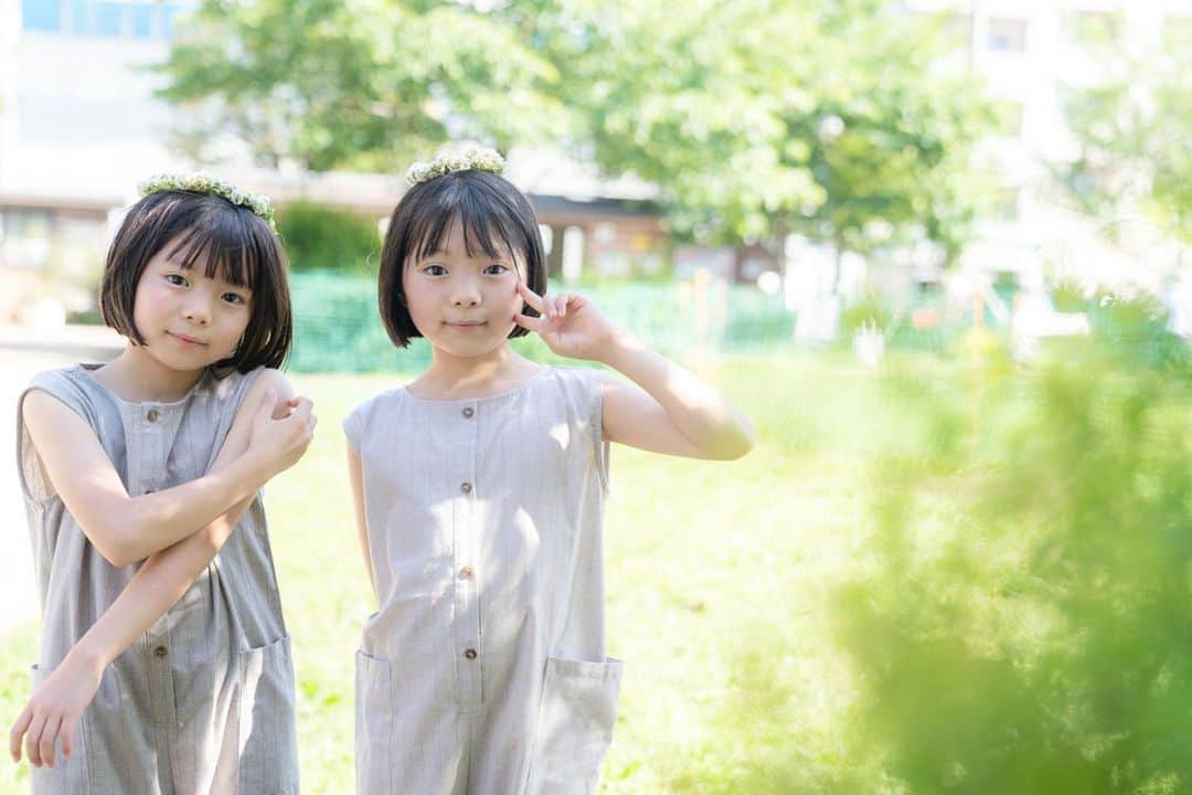 Yukiさんのインスタグラム写真 - (YukiInstagram)「シロツメクサの花冠を何度か一緒に作ったので ほぼ2人で作れるようになってた😊💓💓  急な暑さが続いてバテちゃいそうだけど😵 6月なのに 水遊びもできてとっても嬉しそうでした☺️✨」6月26日 22時57分 - yukikuu96