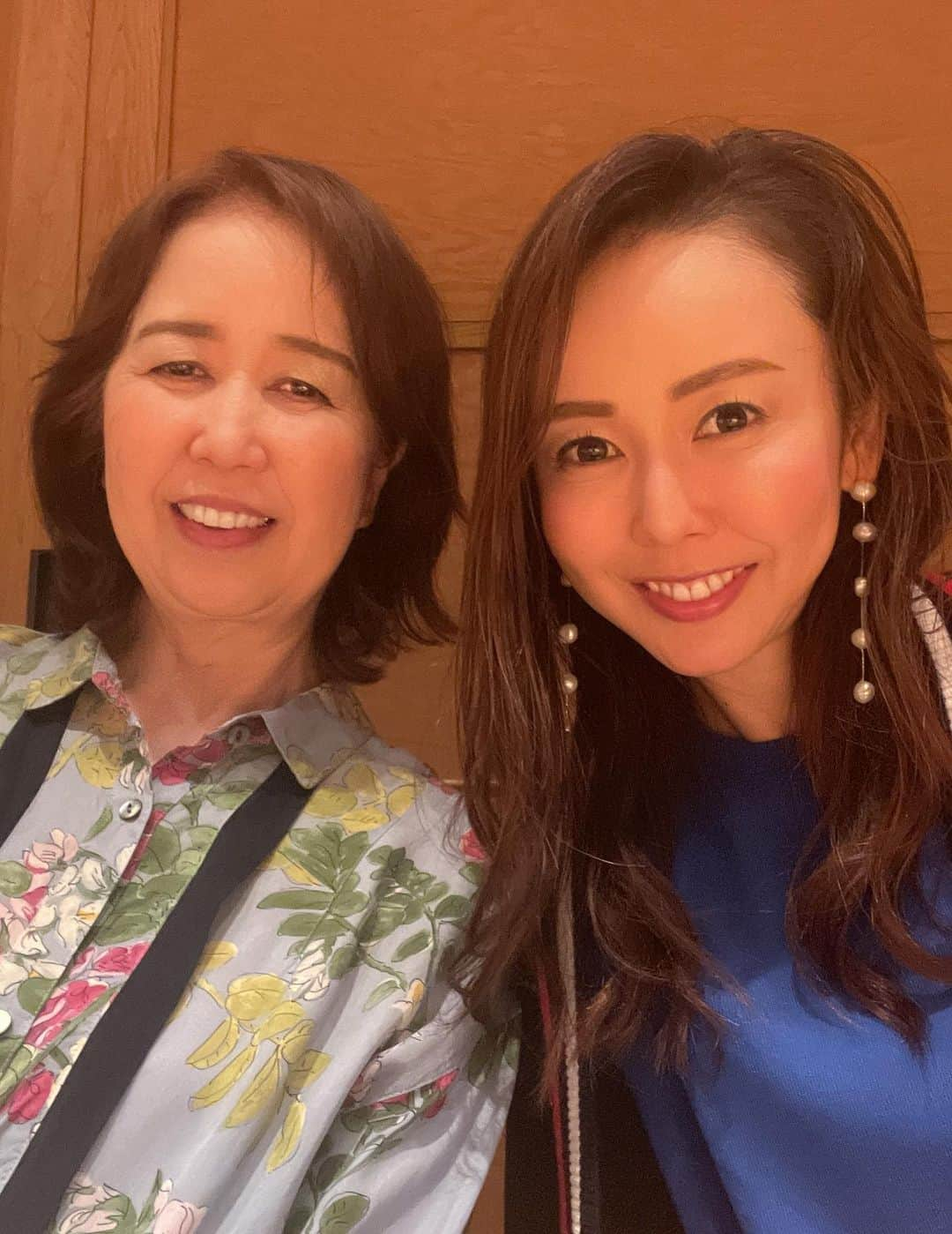 宮崎宣子さんのインスタグラム写真 - (宮崎宣子Instagram)「弾丸宮崎ツアー😊🙌 久しぶりに大好きな実家くろぎさんへ💕 たんまり食べて、エネルギーチャージ😆  その後、さといもでラーメン🍜という、 すごい食べまくりの一日🥰  自分でもよく食べるなとは思います…🙏 久しぶりに家族と会い、ママと話し、美味しいご飯を食べて大満足でした♥️  さて、東京戻ります✈️  #弾丸宮崎ツアー #23時間滞在 #実家くろぎ #幸せな時間 #宮崎で一番好きなお店 #宮崎料理 #大将と女将さんのコンビが最高 #シェラトンオーシャングランデ #宮崎旅 #締めの #さといも #とんこつラーメン #食べまくり #東京戻ります #家族時間 #束の間の息抜き」6月26日 23時08分 - miyazaki_nobuko