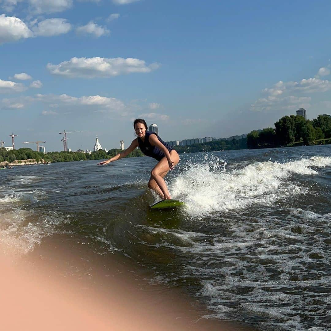 アリーナ・ザギトワさんのインスタグラム写真 - (アリーナ・ザギトワInstagram)「🏄‍♀️🌊」6月27日 4時51分 - azagitova