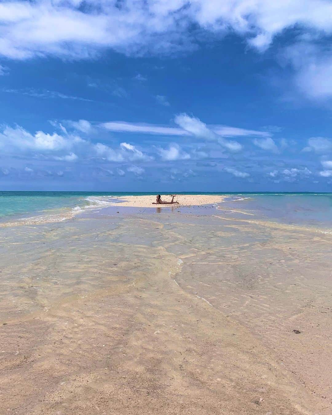 山崎みどりさんのインスタグラム写真 - (山崎みどりInstagram)「小浜島にある幻の島【浜島】  綺麗過ぎ🤍🤍✨  幻の島を独り占め🥺 なんて贅沢なの✨✨  Photo by @kaede_ryu  ────────────────────────── #浜島#小浜島#幻の島#kohamajima #最高の幸せ#tiktok #beach#island#ドローン#ドローン撮影 #Drone#dronevideo #小浜島観光 #happylife#kohamaisland#ブラジリアンビキニ#brazilianbikini#ビキニ#ビキニガール #水着」6月27日 12時17分 - midori_yamasaki_