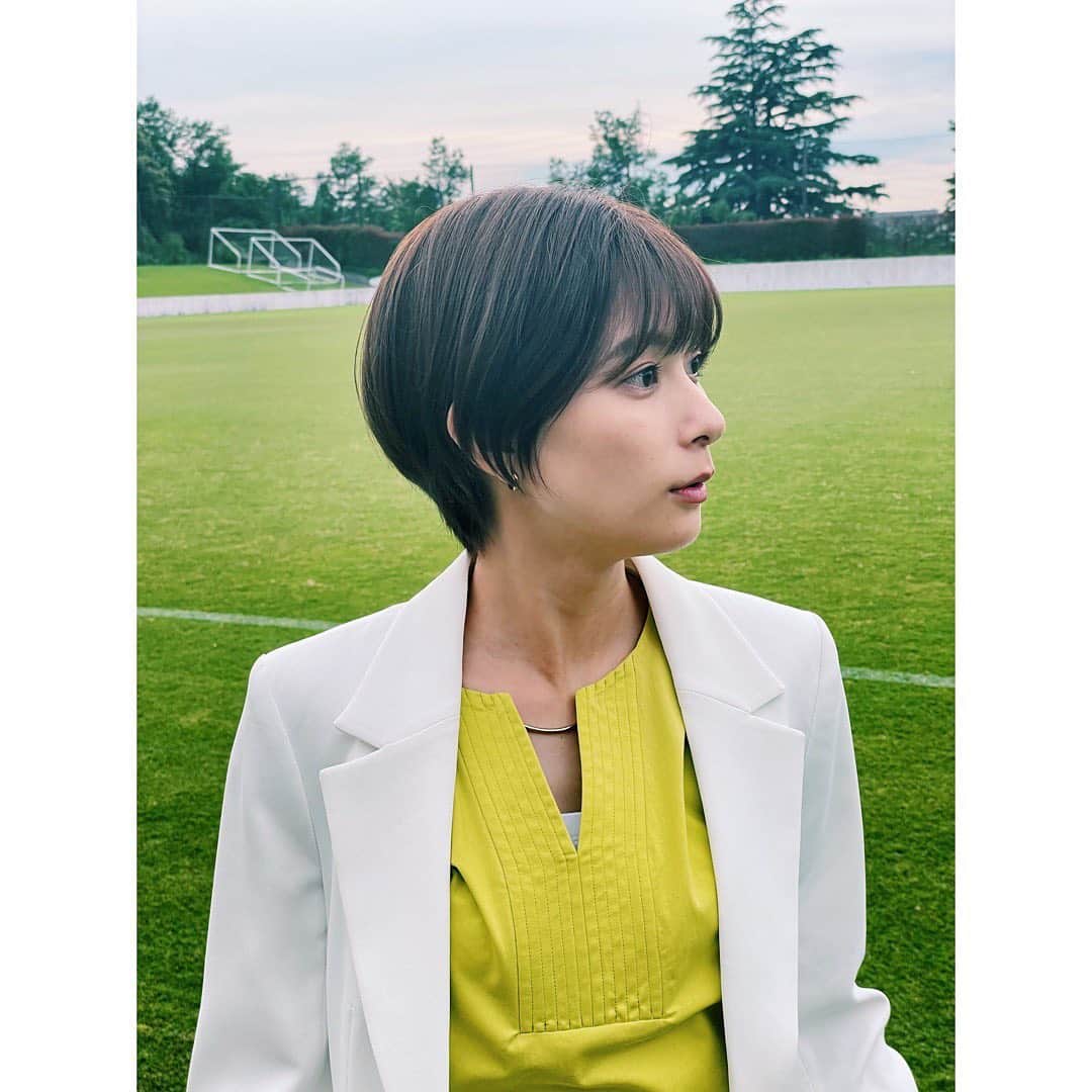 芳根京子さんのインスタグラム写真 - (芳根京子Instagram)「「オールドルーキー」 第1話ありがとうございました⚽️  時間あるから写真撮ろーって撮ってたら、本日の撮影終了です！って聞こえて「ほえ？終わったの？終わりだって。お疲れ様でした！」の顔、です。  #オールドルーキー」6月27日 12時21分 - yoshinekyoko