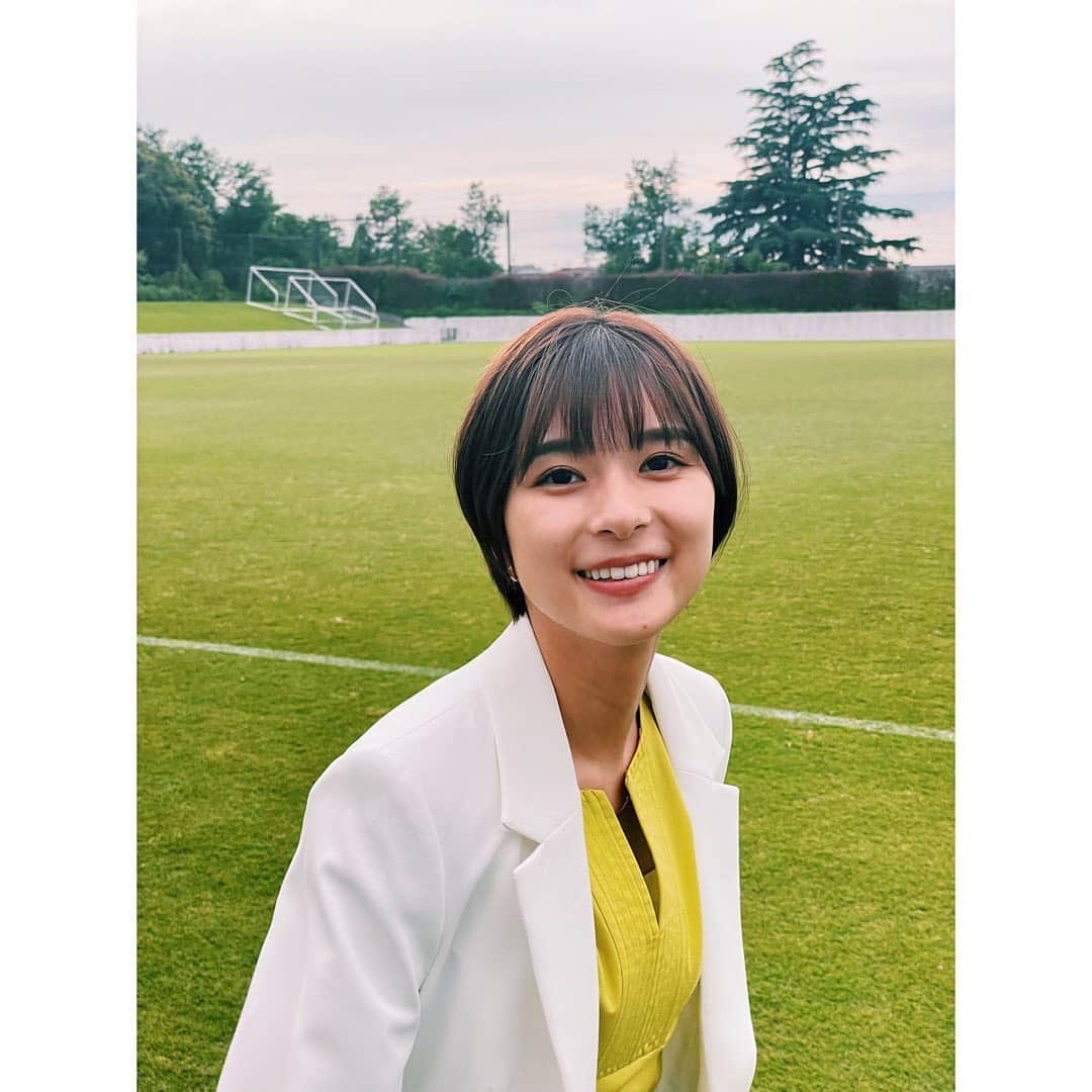 芳根京子さんのインスタグラム写真 - (芳根京子Instagram)「「オールドルーキー」 第1話ありがとうございました⚽️  時間あるから写真撮ろーって撮ってたら、本日の撮影終了です！って聞こえて「ほえ？終わったの？終わりだって。お疲れ様でした！」の顔、です。  #オールドルーキー」6月27日 12時21分 - yoshinekyoko