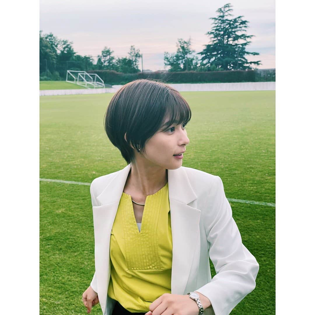 芳根京子さんのインスタグラム写真 - (芳根京子Instagram)「「オールドルーキー」 第1話ありがとうございました⚽️  時間あるから写真撮ろーって撮ってたら、本日の撮影終了です！って聞こえて「ほえ？終わったの？終わりだって。お疲れ様でした！」の顔、です。  #オールドルーキー」6月27日 12時21分 - yoshinekyoko