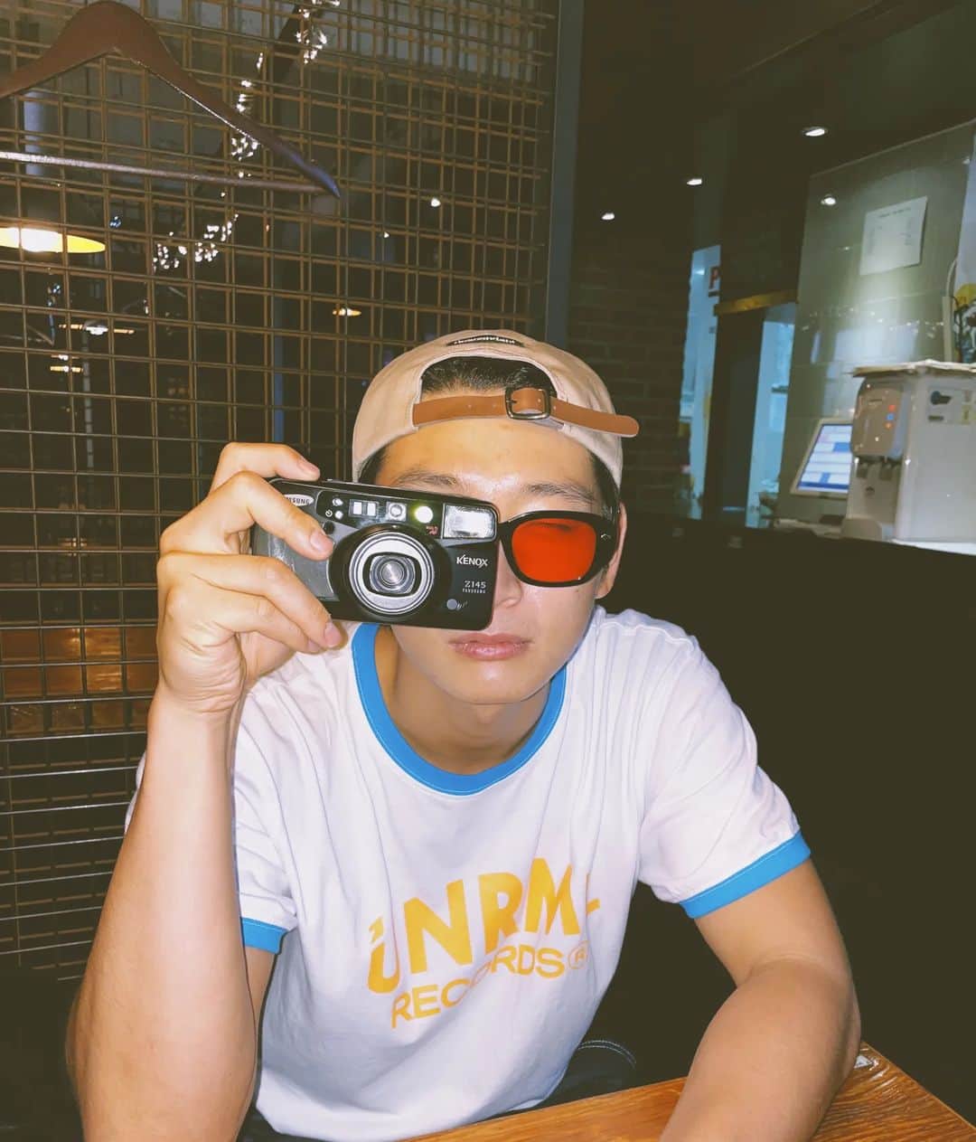 ジヌン さんのインスタグラム写真 - (ジヌン Instagram)「언노멀과 새 선글라스 #서울들르니재밌네」6月27日 16時07分 - jinwoon52