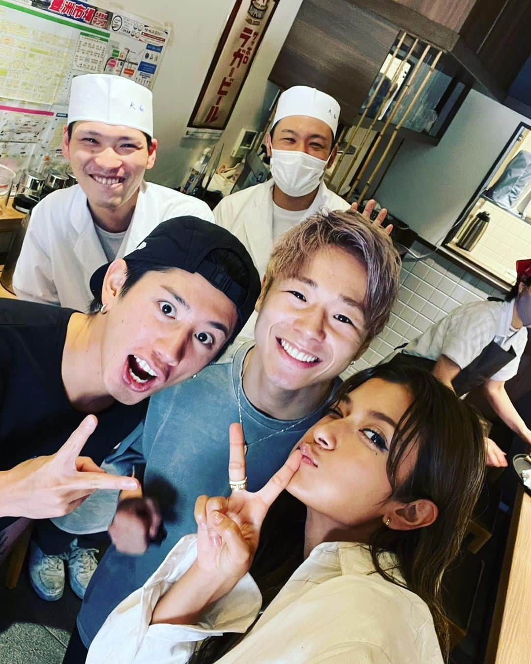 Taka さんのインスタグラム写真 - (Taka Instagram)「武尊お疲れ様😌 みんなで大和寿司🍣」6月27日 16時10分 - 10969taka