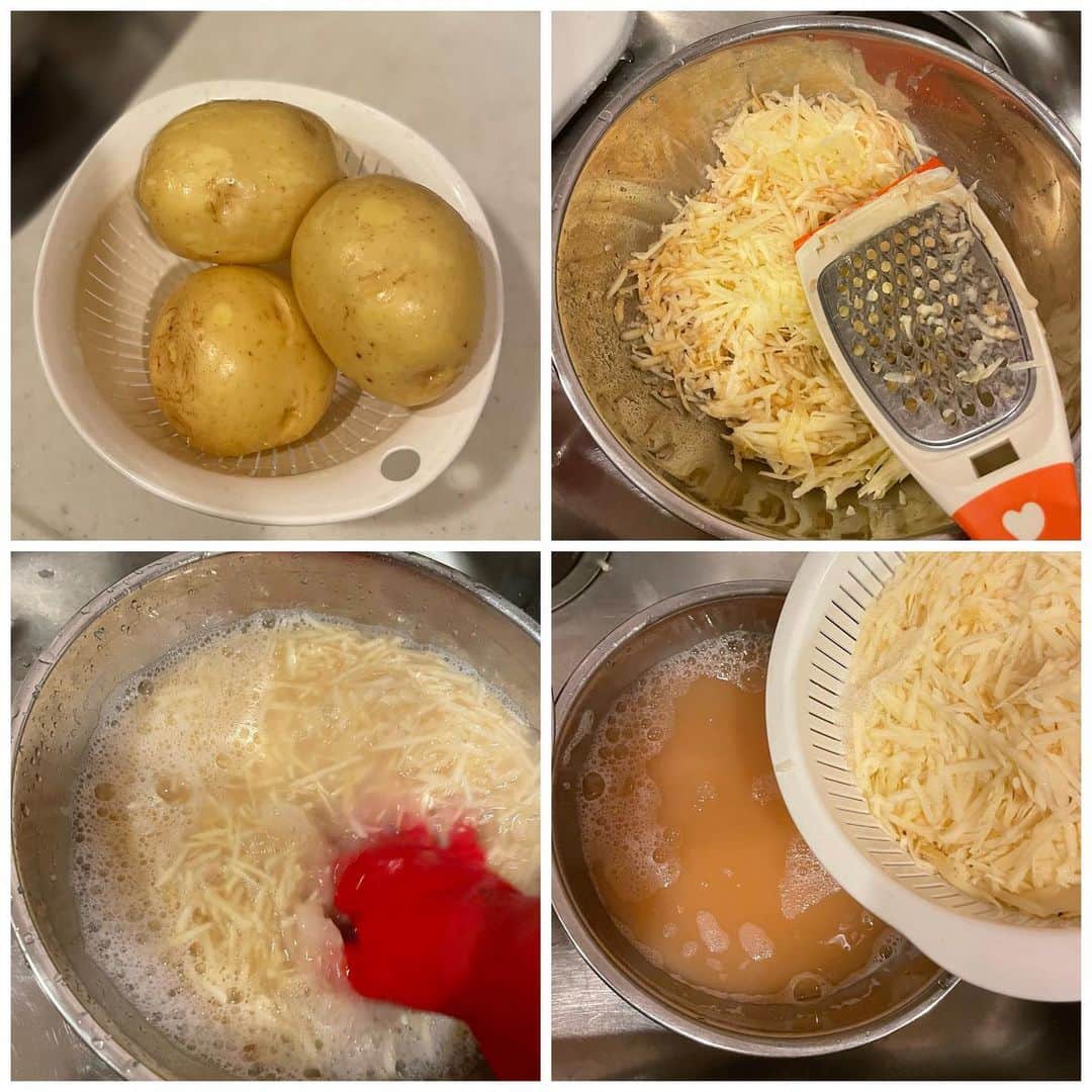 水野真紀さんのインスタグラム写真 - (水野真紀Instagram)「シャキッとジャガイモ🥔  でんぷんを流してから調理するのも🙆🏻‍♀️  ①ジャガイモをしりしりスライサーで太め千切りに。ひたひたより少し多めの水でもみ洗い。一回目の水は捨てずに取っておきます。 ジャガイモ洗いを3回程繰り返してでんぷんを洗い流す（だいたいで🙆🏻‍♀️）ザルに上げる。 しっかり水切りし、 ②フライパンにオリーブオイル・千切りジャガイモ・ちりめんを炒め合わせる。全体的に透明感が出たら火を止めて粗挽き胡椒振る。 ③別バージョンとしてあみえび&カレー塩。 ④残した水、放っておくとでんぷんが沈澱。上澄みはお味噌汁に、でんぷんはとろみをつけたい料理に。栄養も溶け出しているので無駄なく使います🙆🏻‍♀️  下ごしらえがちょいと手間ですが💦いつもと違う食感、お試し下さいませ😜 透明感が出てきたら、すぐ火を止めるのがシャキッと仕上げるコツかと🙆🏻‍♀️」6月27日 18時09分 - maki_mizuno_official