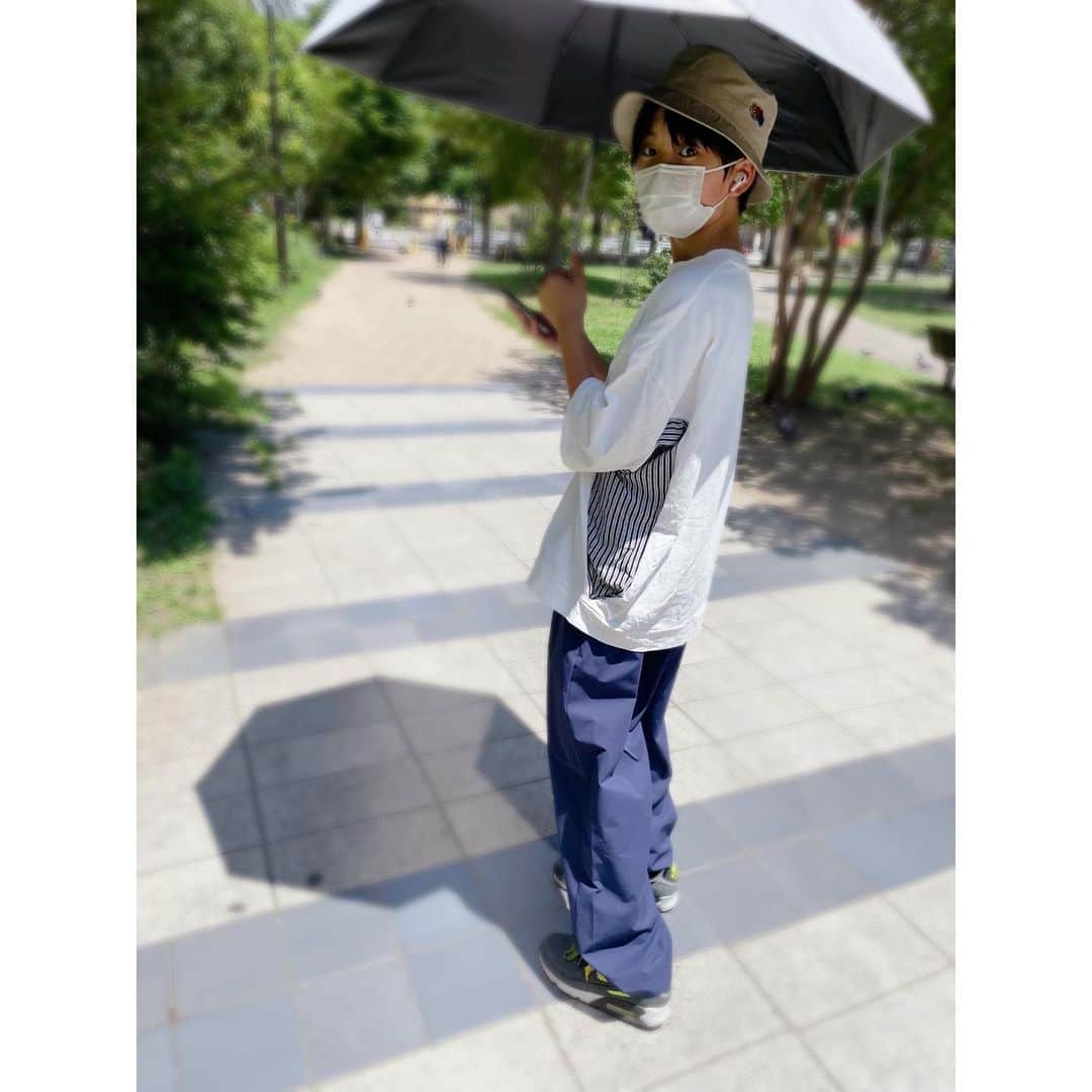 髙橋來さんのインスタグラム写真 - (髙橋來Instagram)「✳︎ 6月なのにこんなに暑いのか… こりゃ日傘必要だわ🌞 みなさんも気をつけてくださいね ・ アイス天国ーーーー🍨 ・ ・ ✳︎ #ソーダフロート 味🍨 #髙橋來」6月27日 18時12分 - rye.takahashi