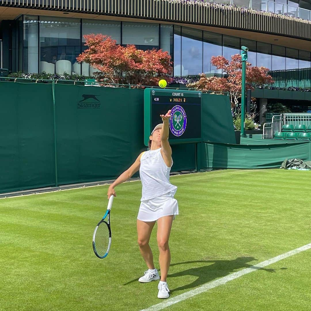 加藤未唯さんのインスタグラム写真 - (加藤未唯Instagram)「サーブ🎾 @wimbledon  #serve #wimbledon #tennis #adidas #wilson  #サーブ #ウィンブルドン #テニス #アディダス #ウイルソン」6月27日 18時13分 - miyukato1121