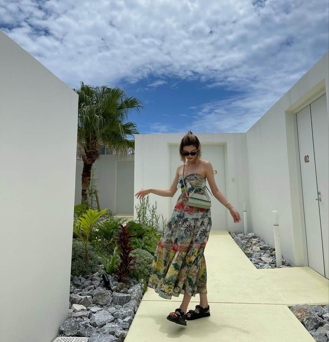 島袋聖南さんのインスタグラム写真 - (島袋聖南Instagram)「妊婦の時に購入したリゾートワンピ 着れる日をとっても楽しみにしてたの🥹🥹🌴」6月27日 19時21分 - seina4444