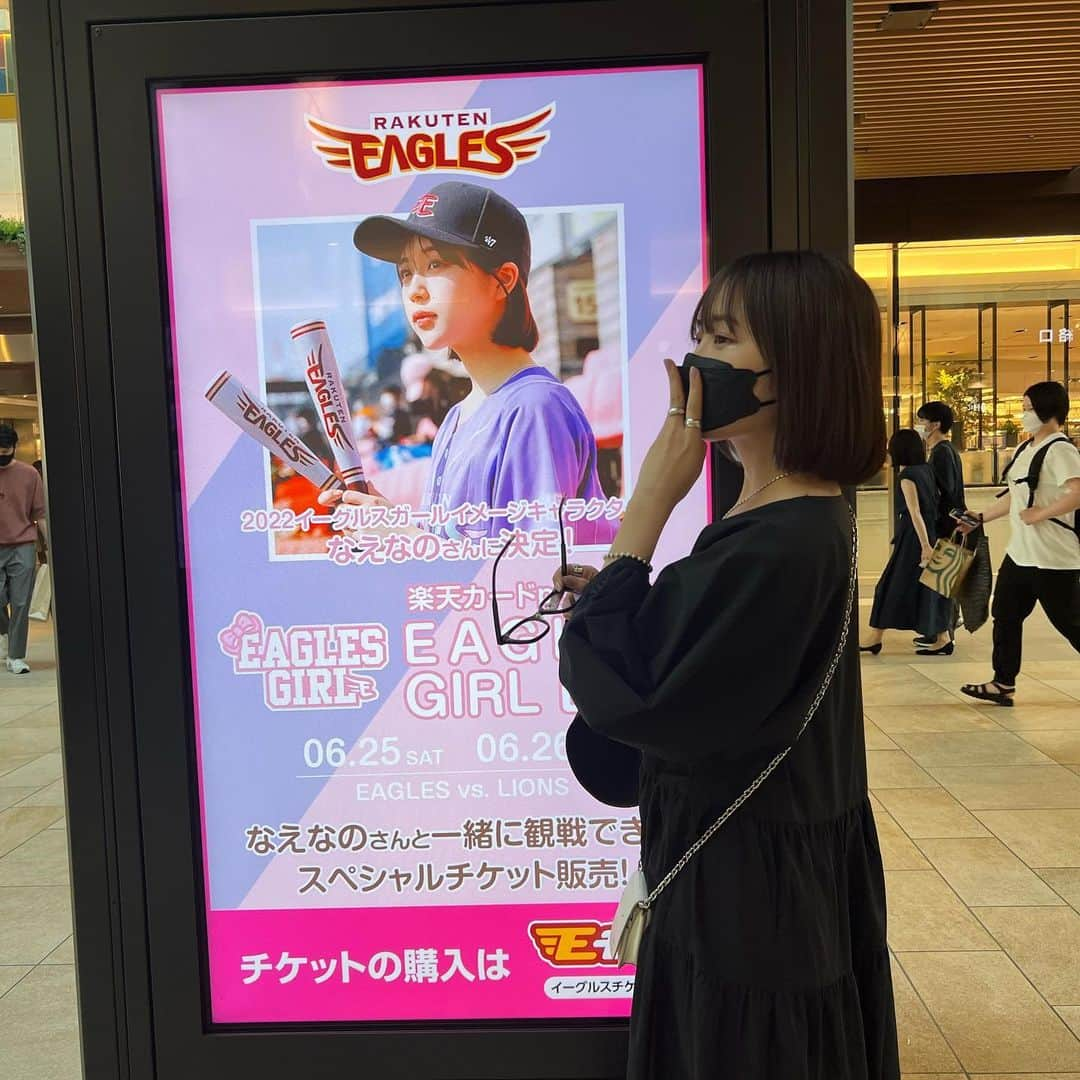 なえなのさんのインスタグラム写真 - (なえなのInstagram)「始球式ありがとうございました⚾️ 本番は緊張でガチガチでまったく笑えてませんでした笑  キャッチャーさんまでは届かなかったけど、真っ直ぐ投げれてよかったです🙃  応援メッセージや、現地に来てくださったみなさん、キャッチボールにつきあってくれた友達、本当にありがとうございます  とっても楽しかったし貴重な体験ができました！ 野球勉強しますっ」6月27日 20時11分 - naenano0114