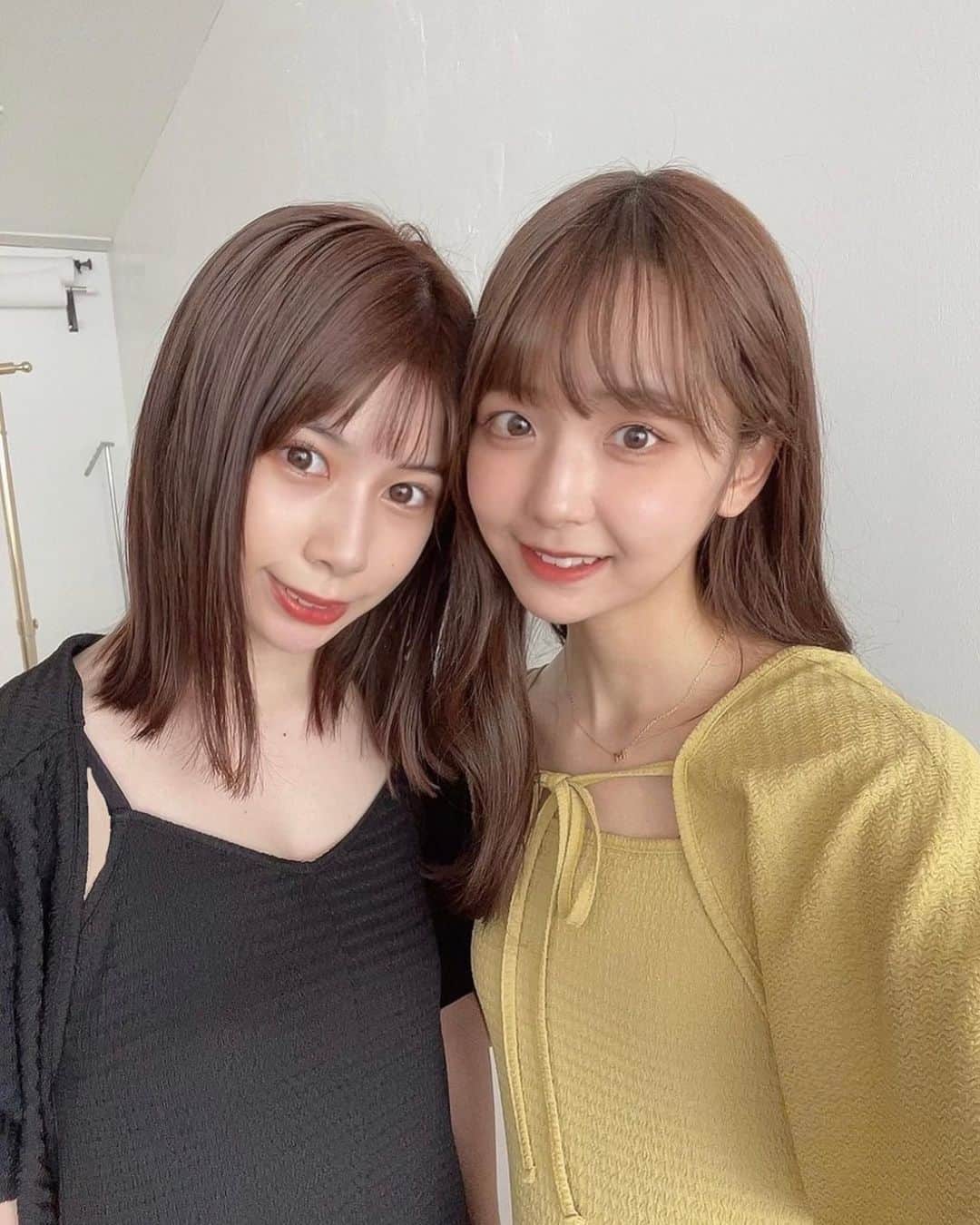 宮崎由加さんのインスタグラム写真 - (宮崎由加Instagram)「🍊🍊🍊 ⁡ @adira_tokyo 新作ワンピース上がってきました✨ 発売は7月5日予定♥ これなんと、いろんな着方出来るんです〜 詳細はまた近々公式サイトにアップされます！ ⁡ p.s.関東なんと梅雨明けしましたね〜 今年新しく買った傘が ほぼ出番を迎えないまま梅雨明け。 暑い日が続いているので水分補給など お互い気をつけましょうね🏄‍♀️🏄🏾🏄🏻‍♂️ めっちゃ話変わりますが 最近買った「TIR TIR」ってクッションファンデが 崩れなさすぎてすごいです。 ⁡それではおやすみなさい〜  #宮崎由加 #新作 #ファッション #双子コーデ  #キャミワンピ #tirtir #adira」6月27日 22時35分 - yuka_miyazaki.official