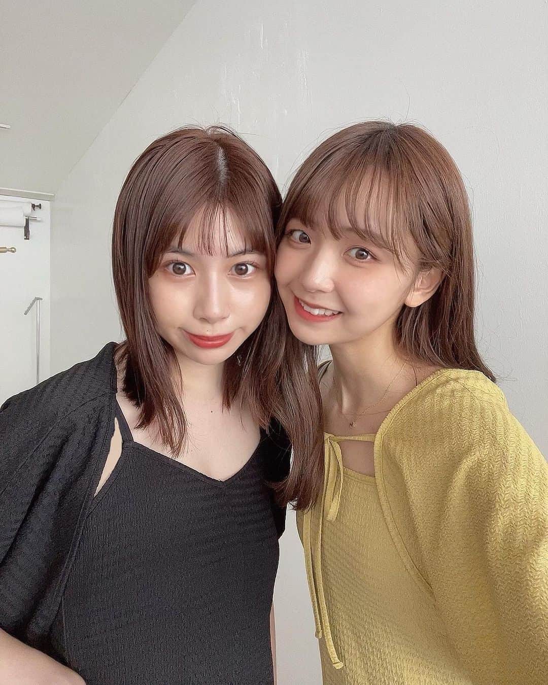 宮崎由加さんのインスタグラム写真 - (宮崎由加Instagram)「🍊🍊🍊 ⁡ @adira_tokyo 新作ワンピース上がってきました✨ 発売は7月5日予定♥ これなんと、いろんな着方出来るんです〜 詳細はまた近々公式サイトにアップされます！ ⁡ p.s.関東なんと梅雨明けしましたね〜 今年新しく買った傘が ほぼ出番を迎えないまま梅雨明け。 暑い日が続いているので水分補給など お互い気をつけましょうね🏄‍♀️🏄🏾🏄🏻‍♂️ めっちゃ話変わりますが 最近買った「TIR TIR」ってクッションファンデが 崩れなさすぎてすごいです。 ⁡それではおやすみなさい〜  #宮崎由加 #新作 #ファッション #双子コーデ  #キャミワンピ #tirtir #adira」6月27日 22時35分 - yuka_miyazaki.official