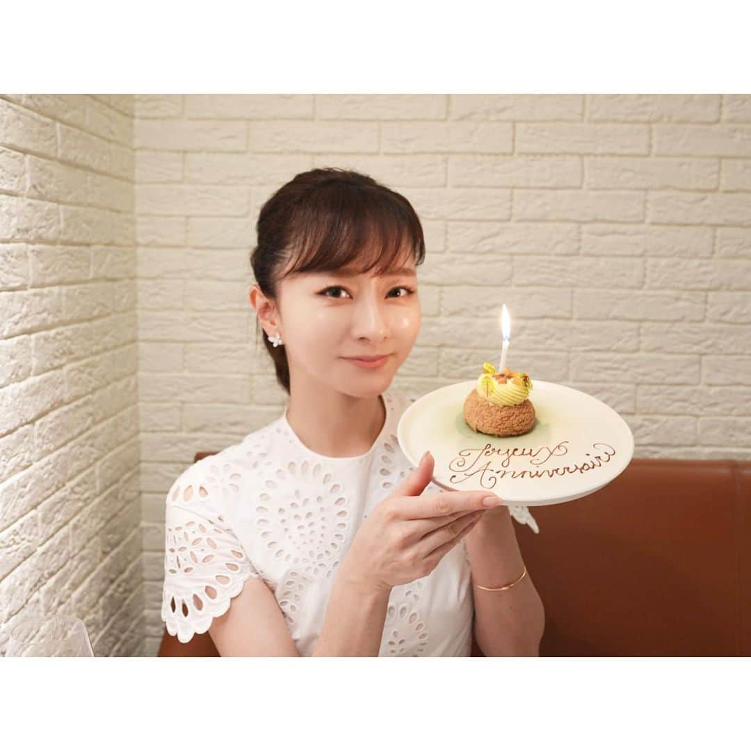石井美保さんのインスタグラム写真 - (石井美保Instagram)「お祝いして頂きました🥂 腰が痛いのも肩が痛いのも、それもひっくるめて私の愛しい人生。 私の大切な人達の幸せを願ってロウソクを吹き消しました。」6月28日 18時15分 - miho_ishii