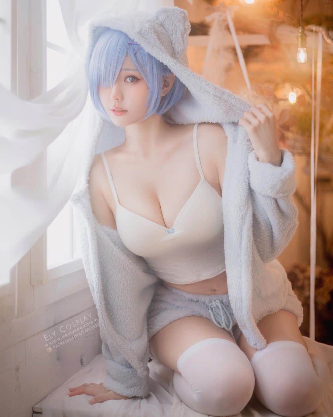Elyさんのインスタグラム写真 - (ElyInstagram)「Fluffy Rem💙 Last 3 days to get this photo set✨Full set in this month set C ✧～✧～✧ レムりん💙 今月のCセット写真です✨  ✧～✧～✧ 特別想睡午覺的~軟綿綿雷姆💙 本月剩最後3天可以加入訂閱或升級!💕  #ely #elycosplay #cosplay #rem #remcosplay #rezerocosplay #lovely」6月28日 18時33分 - eeelyeee