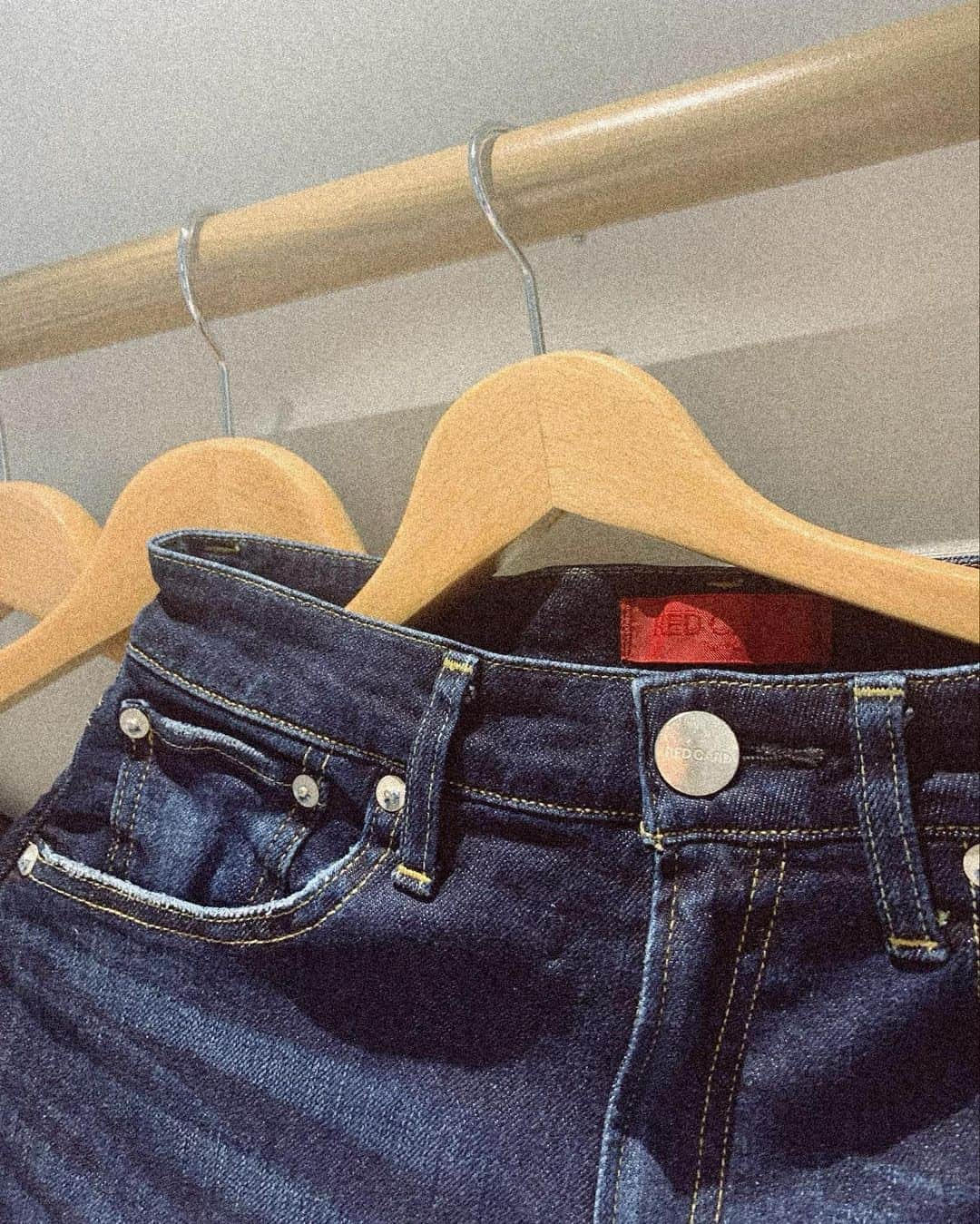 仲田歩夢さんのインスタグラム写真 - (仲田歩夢Instagram)「. . my favorite denim👖🧵 こんなにストレスフリーなデニムははじめて💕 深みのあるブルーで合わせやすさも抜群🧢 . この日の撮影もたのしかったな〜 はやく皆さんにお届けしたい〜🫰🏻🍊 .  #redcardtokyo  #denim  #デニム  #仲田歩夢  #WEリーグ  #YogiboWEリーグ  #大宮アルディージャ  #ardija  #大宮アルディージャVENTUS」6月28日 20時35分 - ayu_nakada_13