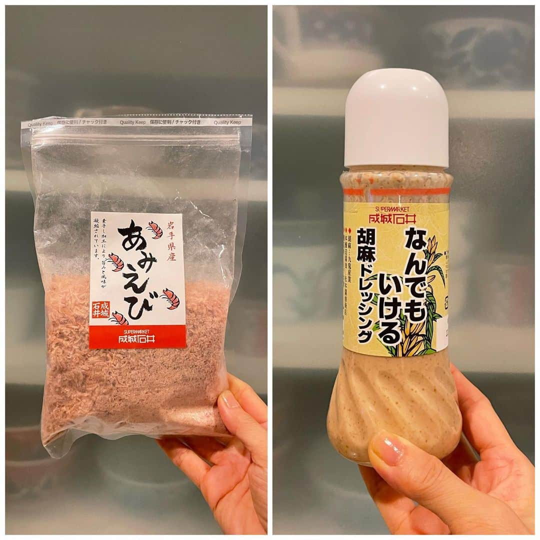 水野真紀さんのインスタグラム写真 - (水野真紀Instagram)「焼いて和えて和えて埋めた弁当🍱  卵焼いて、あったモノを和えまくりました。そして隙間は🍅🥦で埋める。何とかなります、何とかします🔥  あみえび、使っても使っても減らない。超お得品😆 胡麻ドレッシングは我が家の後期"幸齢者"お気に入りの品。今や常備品。  ①あみえび入り卵焼き。有塩バターで焼いた②冷蔵庫にあった蒸しキャベツ・焼き椎茸を海苔・出し醤油・オリーブオイルで和えた③鶏ハムを胡麻ドレッシング・すり胡麻で和えた④🍅🥦  #女優かーさんによる男子弁当」6月28日 20時41分 - maki_mizuno_official