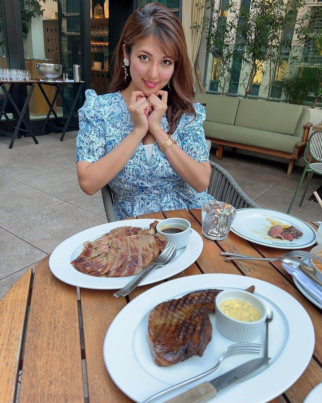 神谷麻美さんのインスタグラム写真 - (神谷麻美Instagram)「#theupper でディナー食べたよ💖✨ 全部すごく美味しかったぁ🥰💖🥩💖✨  テラス席好きだし、気持ち良い〜☺️💖🏙💖✨  カクテルもバーテンダーが作ってくれるから、オシャレで美味しかったぁ🥰💖🍸💖✨  また行きたいなぁ〜🍰☕∗*ﾟ💖✨   #theuppertokyo 💖🌳✨ 5月17日からてパートナーシェフ高田裕介氏の原点であるフランス・リヨンの “ブラッスリーメニュー”にリニューアル🌈✨  #丸の内ランチ #丸の内ディナー  #東京駅ランチ #東京駅ディナー」6月28日 21時18分 - asamice428